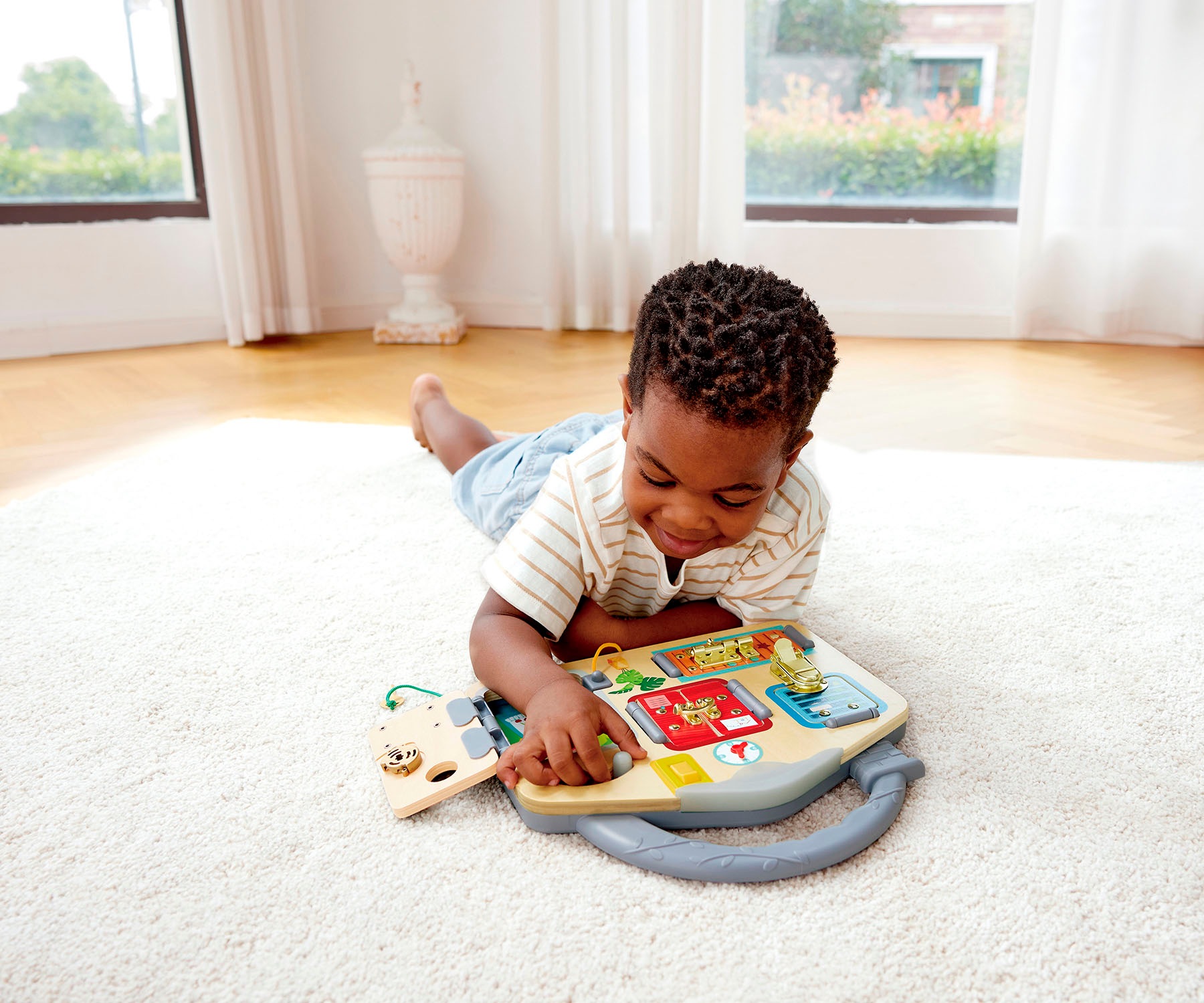 Hape Motorikbrett »Spiele-Tafel Schloss & Schlüssel« mit Lichtfunktion