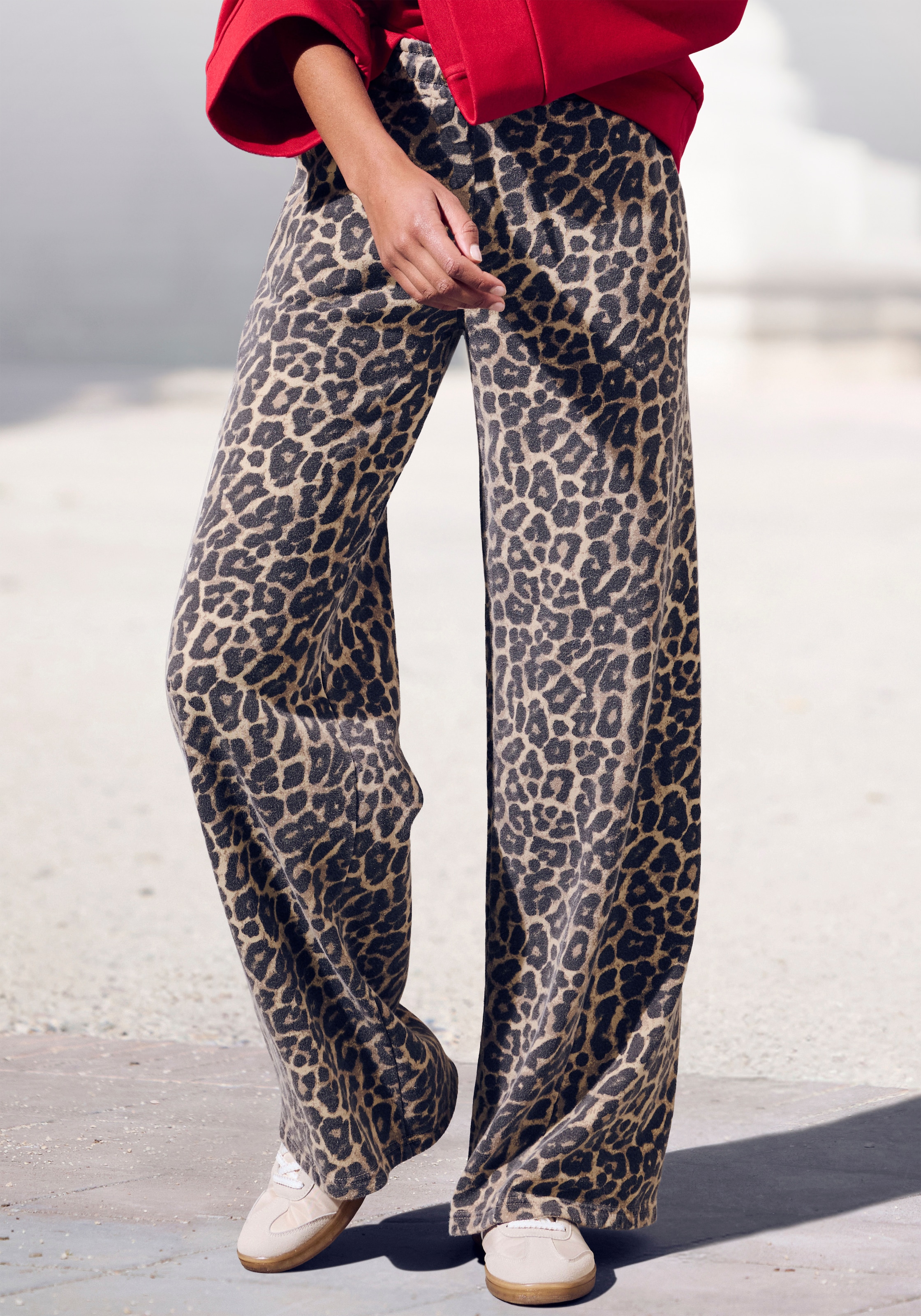 Image of Buffalo Sweathose "- Relaxhose in Leo-Optik" Weites Bein mit bequemen Bündchen, Home- und Loungewear