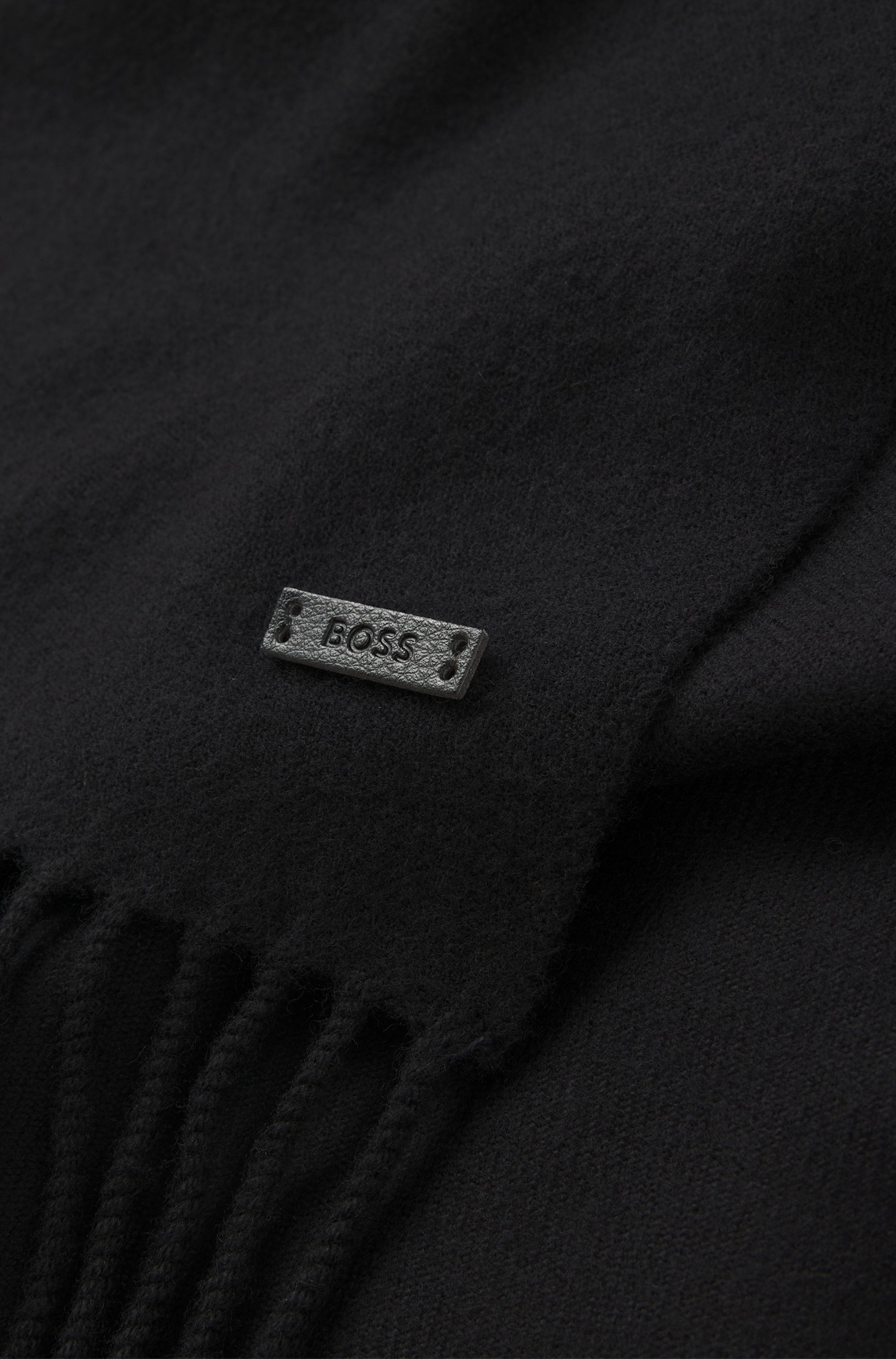 BOSS Wollschal »Naster 35*180«, mit gedrehten Fransen 100% Wolle Lederlabel Premium Quality