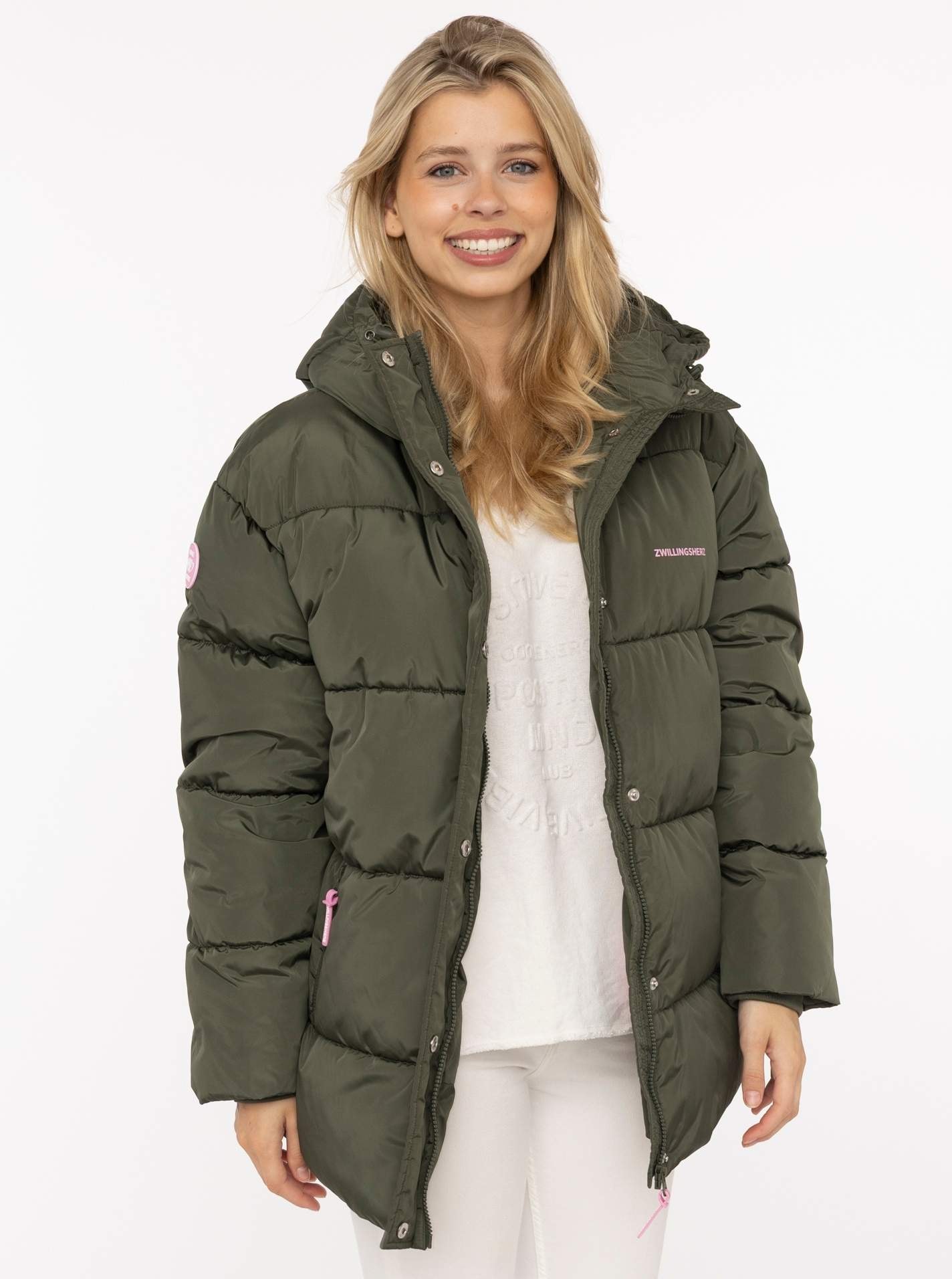 Image of Zwillingsherz Steppjacke "„Love More“" Kapuze mit Tunnelzug, verdeckter Reissverschluss, dezente Details