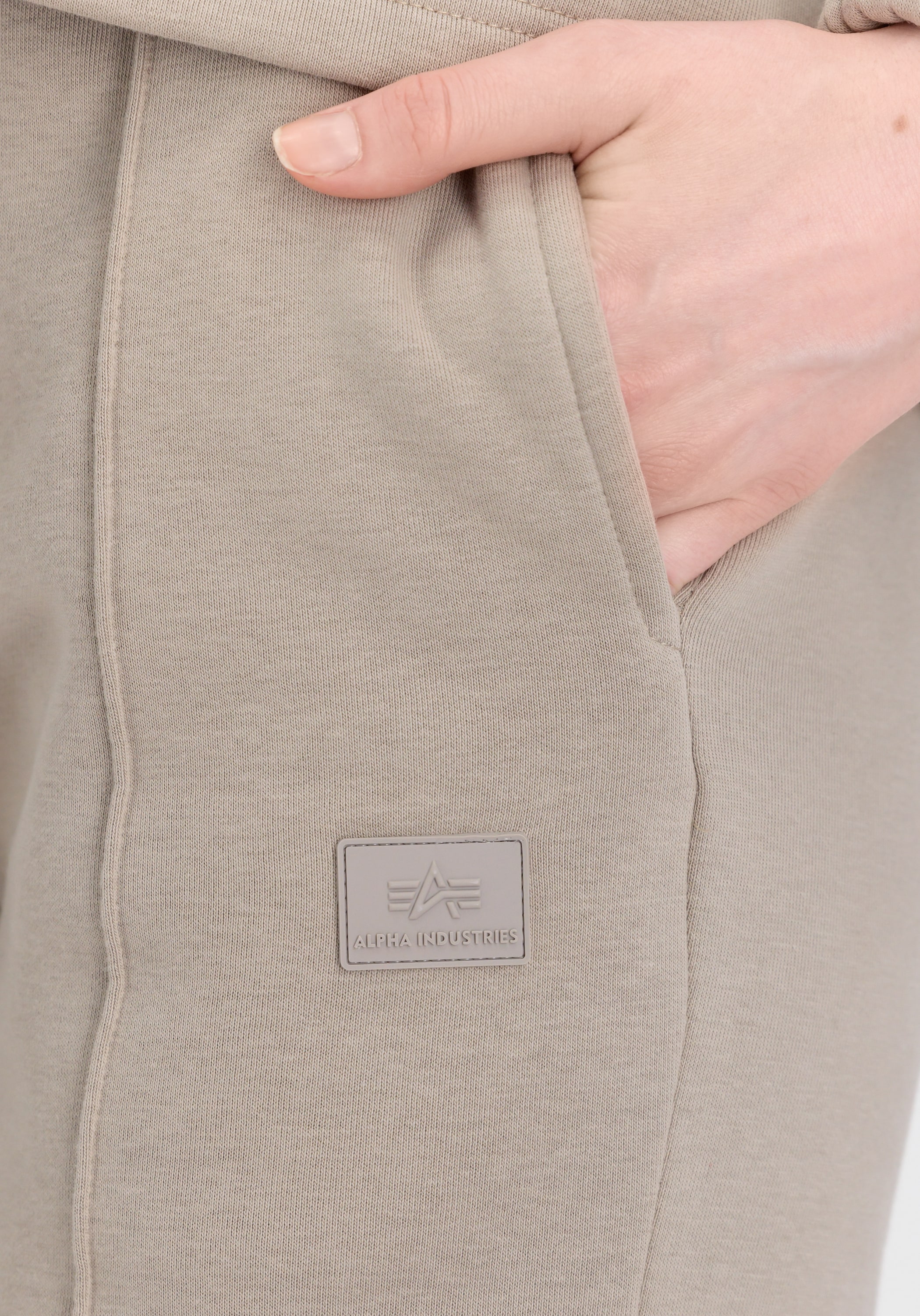 Alpha Industries Jogginghose »X-Fit Label Wide Jogger W«