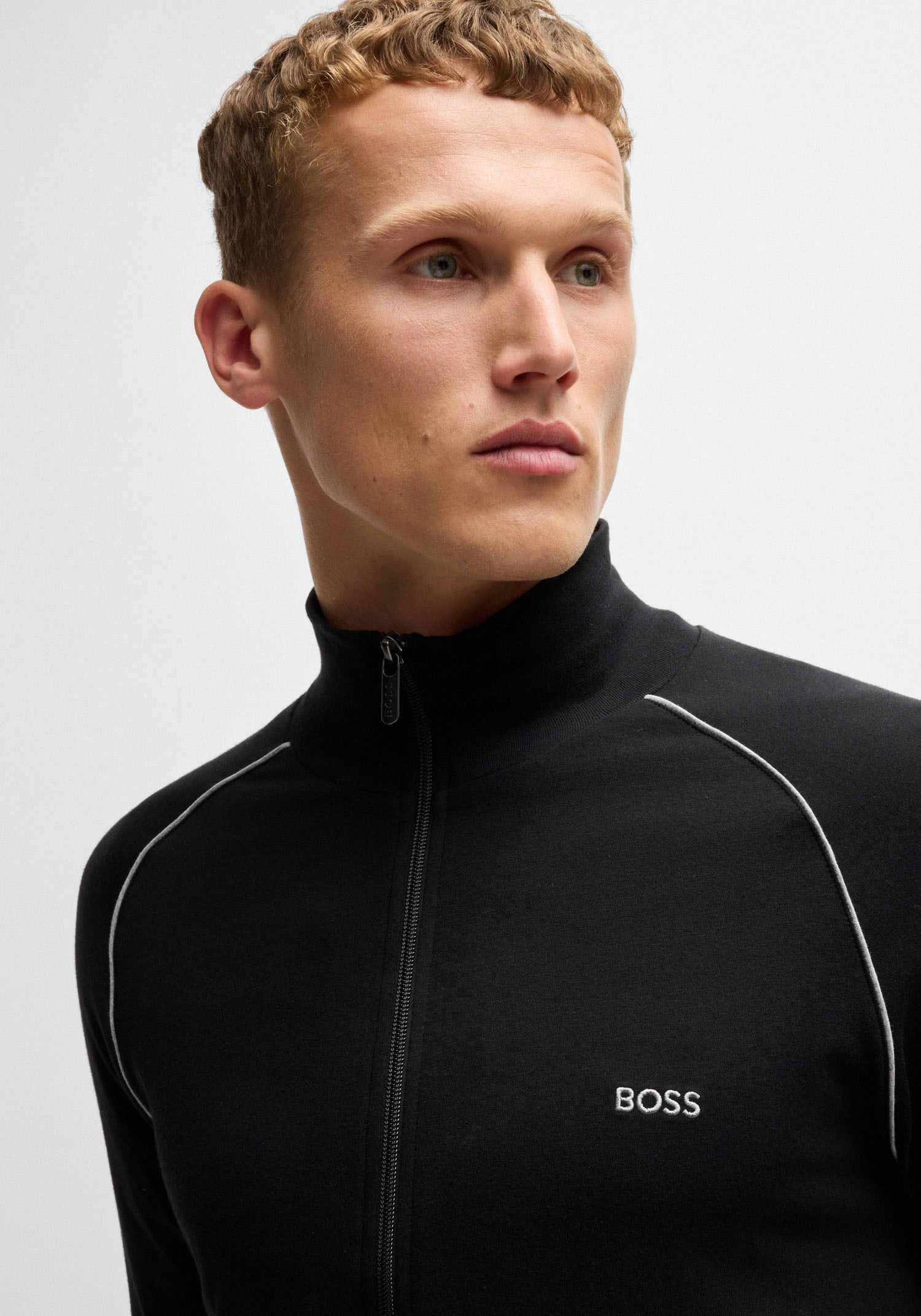 BOSS Sweatjacke »Mix&Match Jacket Z«, mit Kontrastnaht am Ärmel