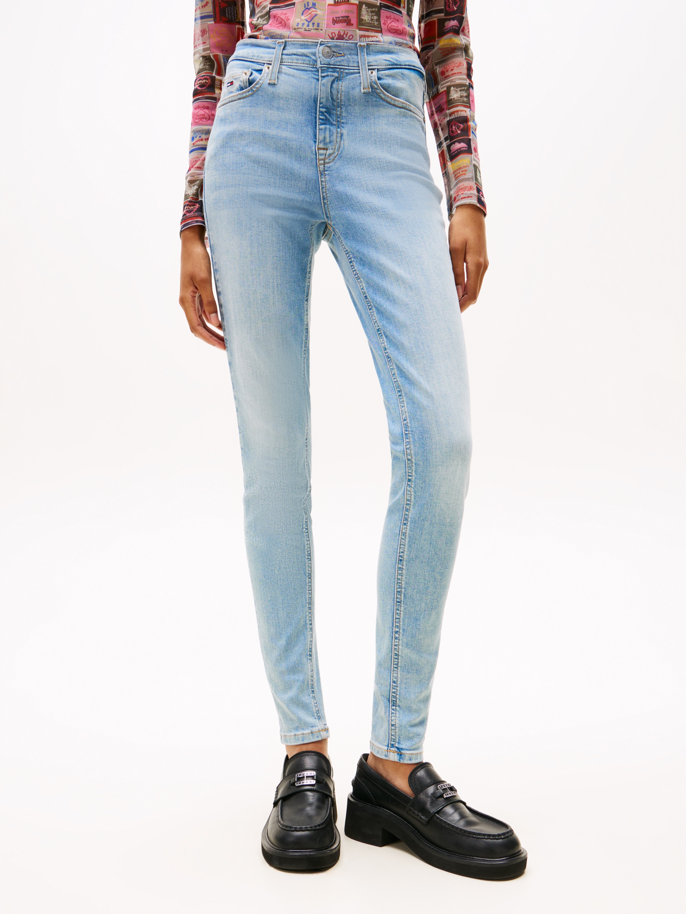 Tommy Jeans Skinny-fit-Jeans »NORA MR SKNY AH1280« mit Logo-Badge, Mid Rise