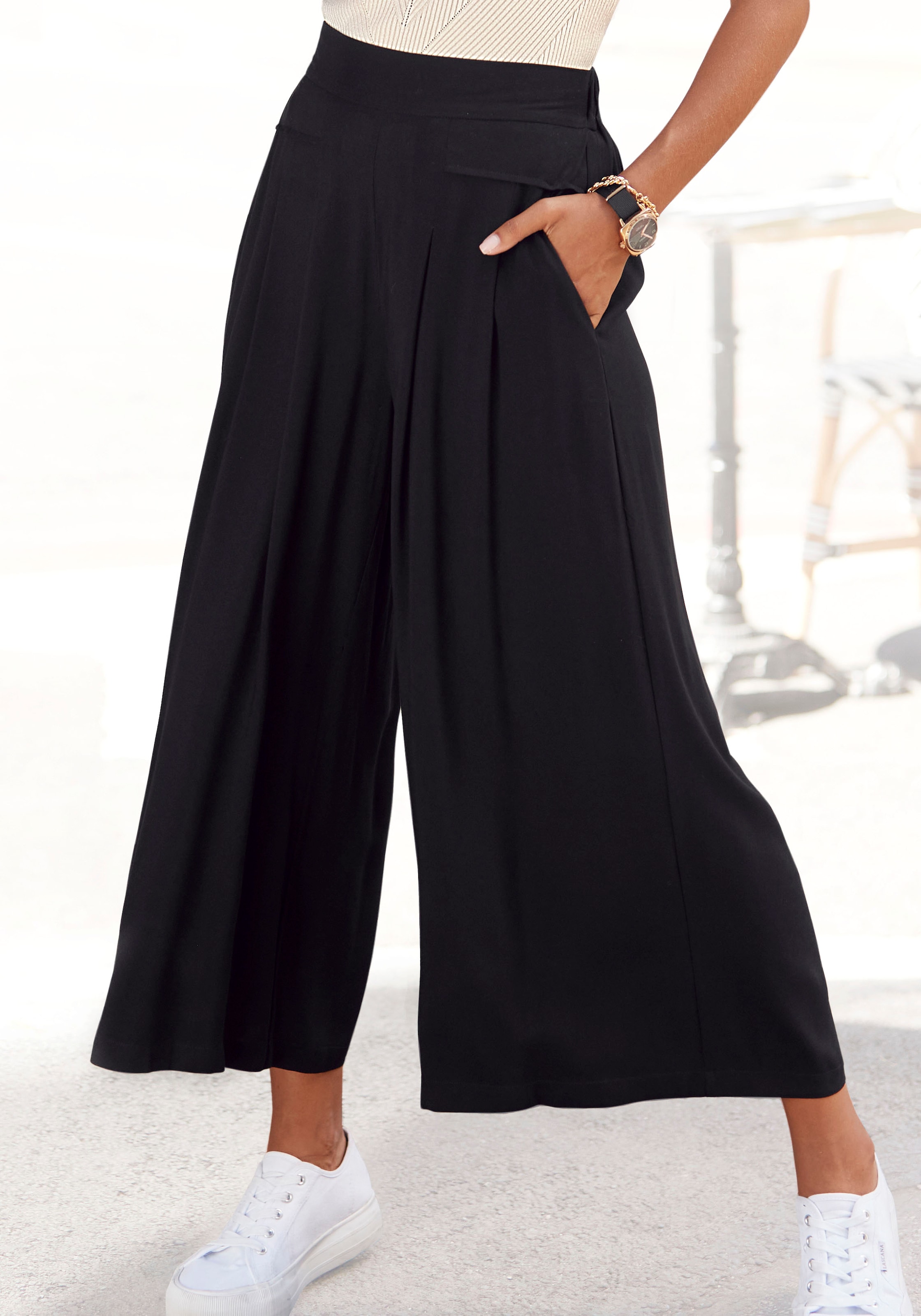 Image of LASCANA Culotte "aus fliessender Viskose" mit Taschen weites Bein, luftige Sommerhose, sommerlich, modisch