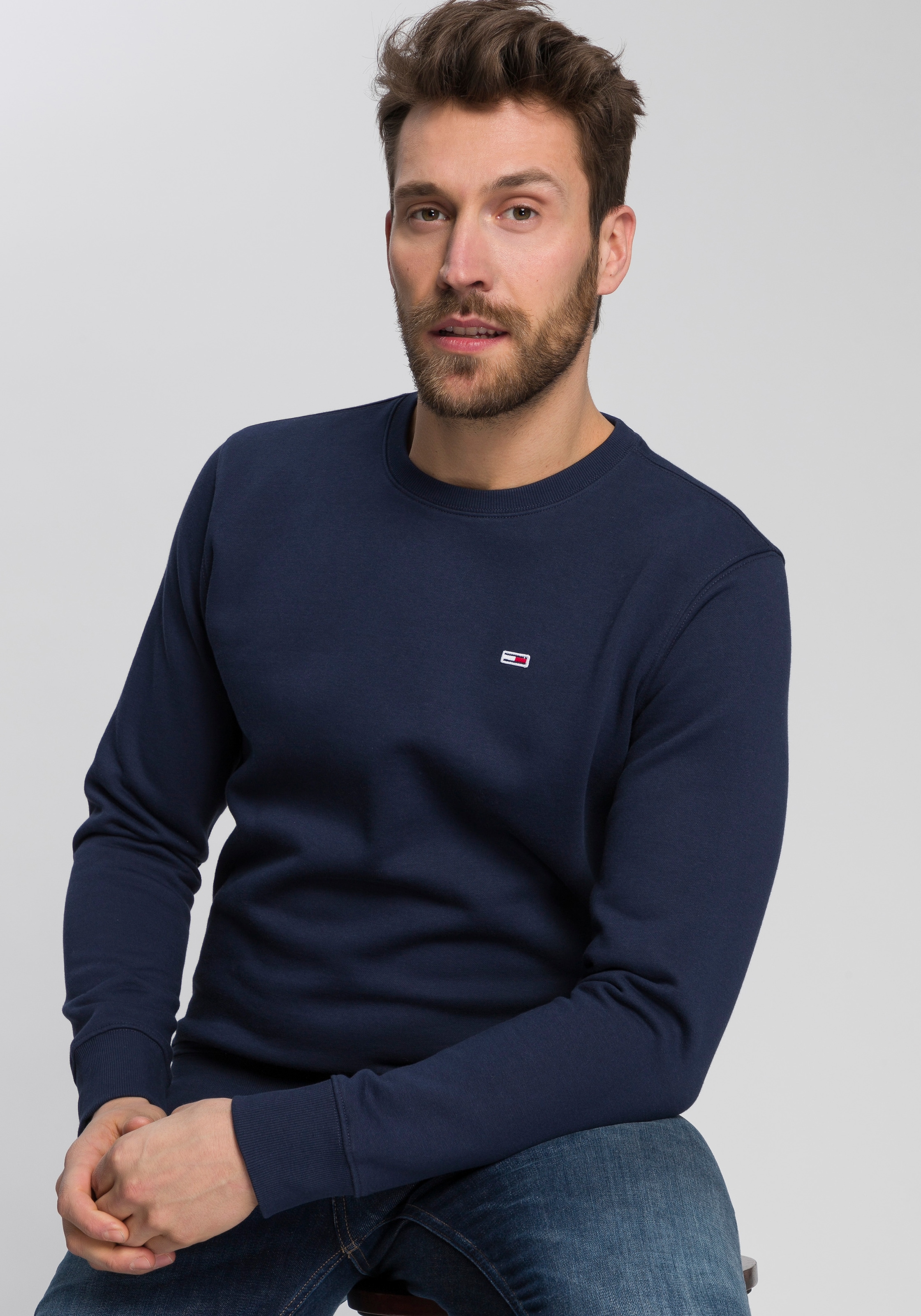 Mode Acheter en ligne Tommy Jeans Sweatshirt »TJM REGULAR FLEECE C NECK«,  mit Markenlogo auf der Brust maintenant