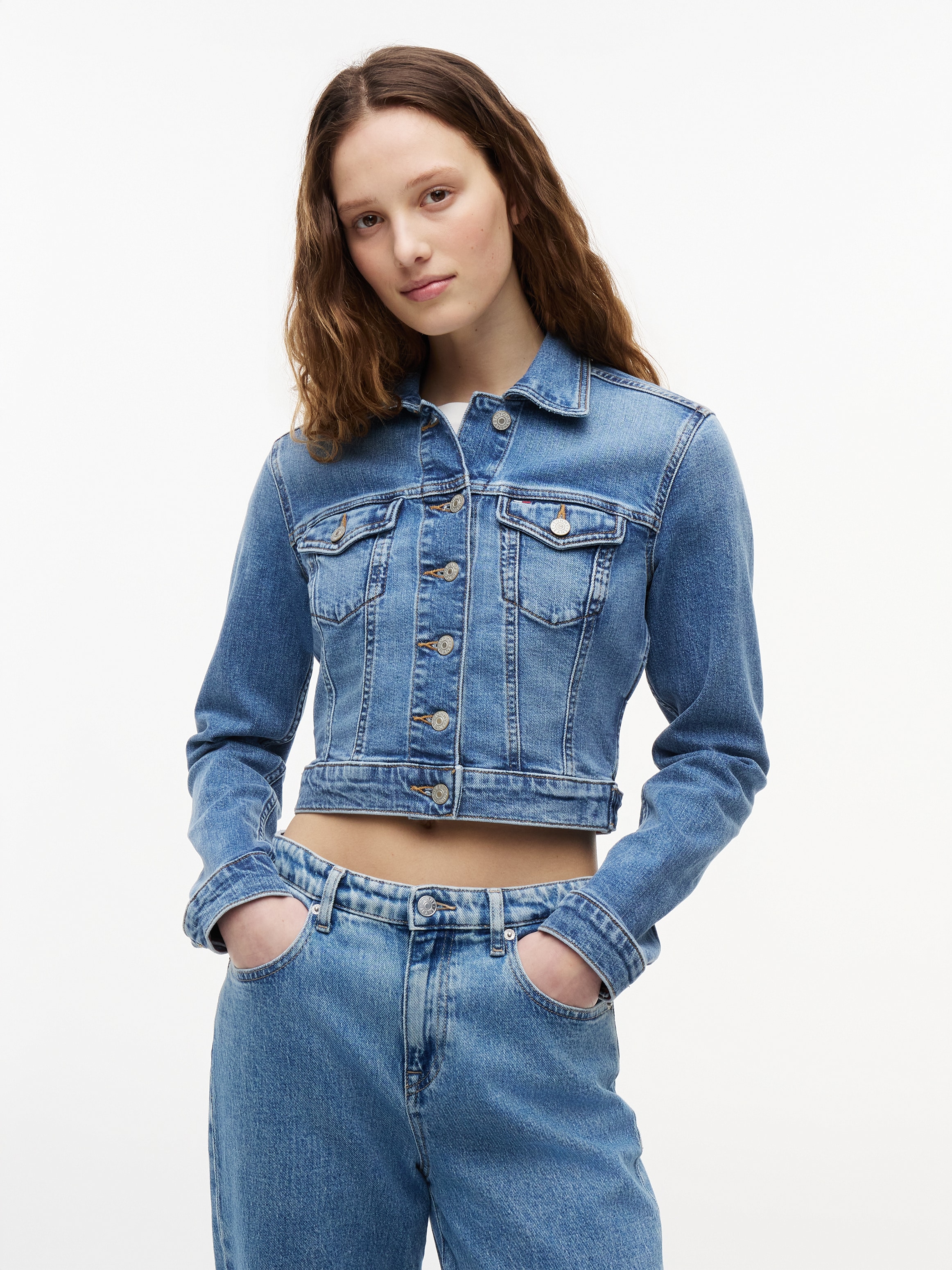 Image of Tommy Jeans Jeansjacke "NEW SLIM TRUCKER JACKET CJ8138" Baumwollmischung, slim fit, Brusttaschen
