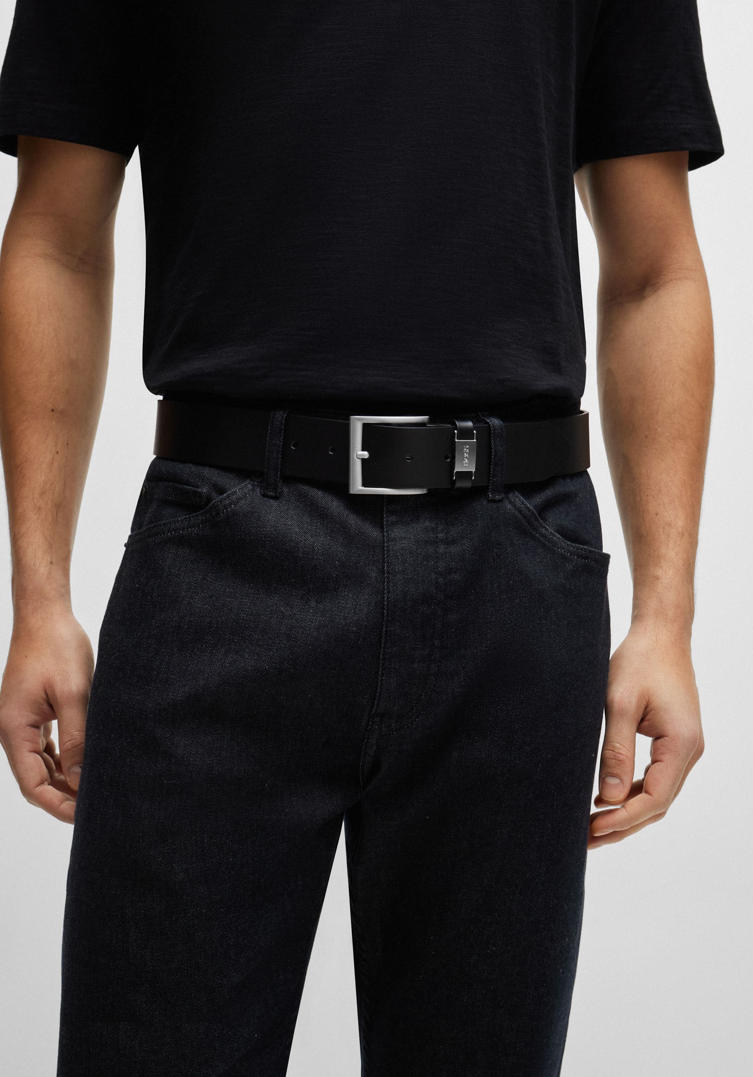 BOSS Ceinture en cuir »Connio« fermoir argenté & logo sur la boucle