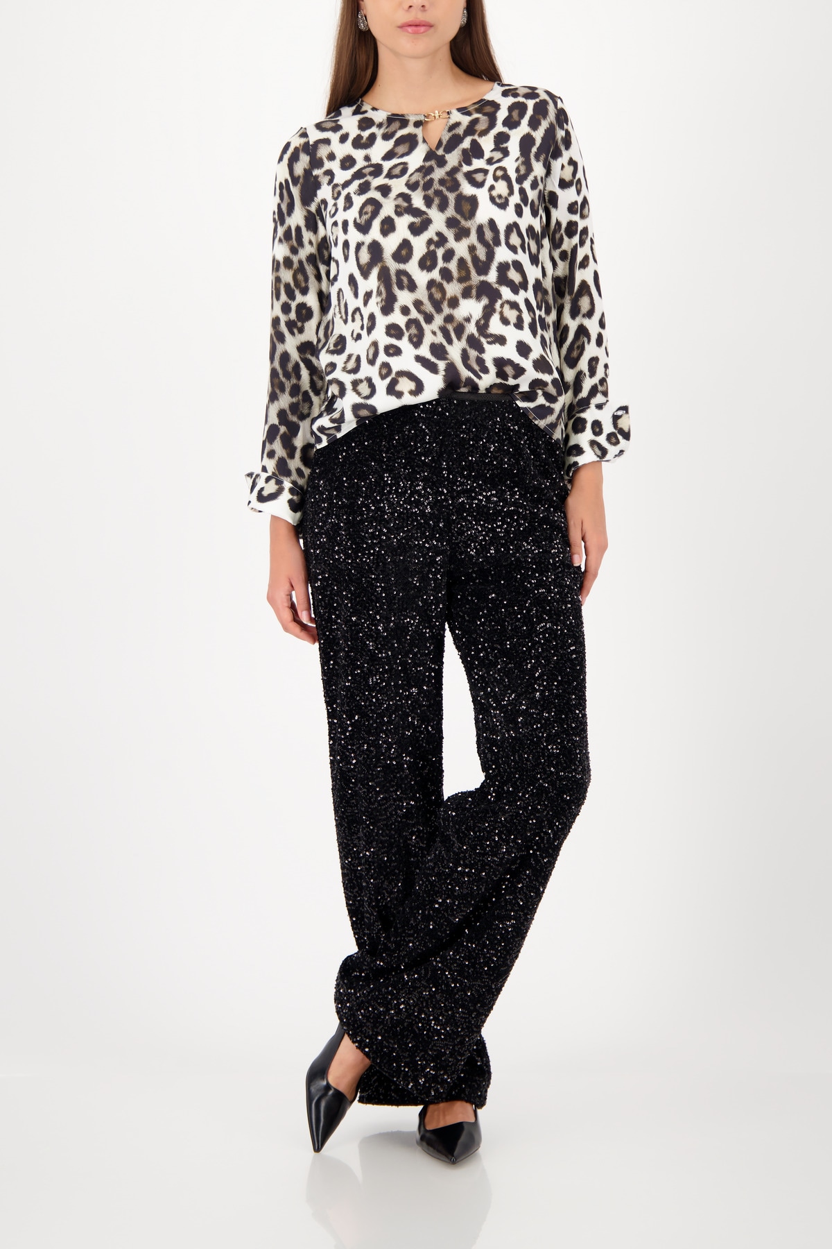 Monari Satinbluse »Bluse Satin Leodruck« Regular fit mit Rundhalsausschnitt mit Schmuckdetail