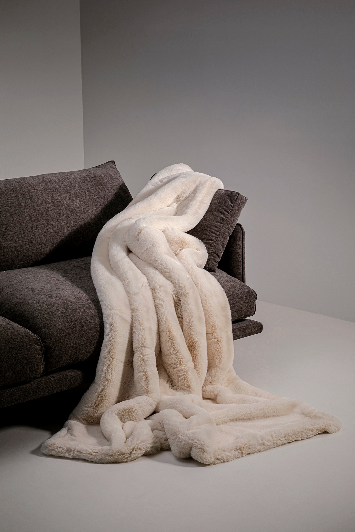 Kare Design Couvre-lit »Wohndecke Mika, Kunstfelldecke, 150x200 cm« Doux et chaud