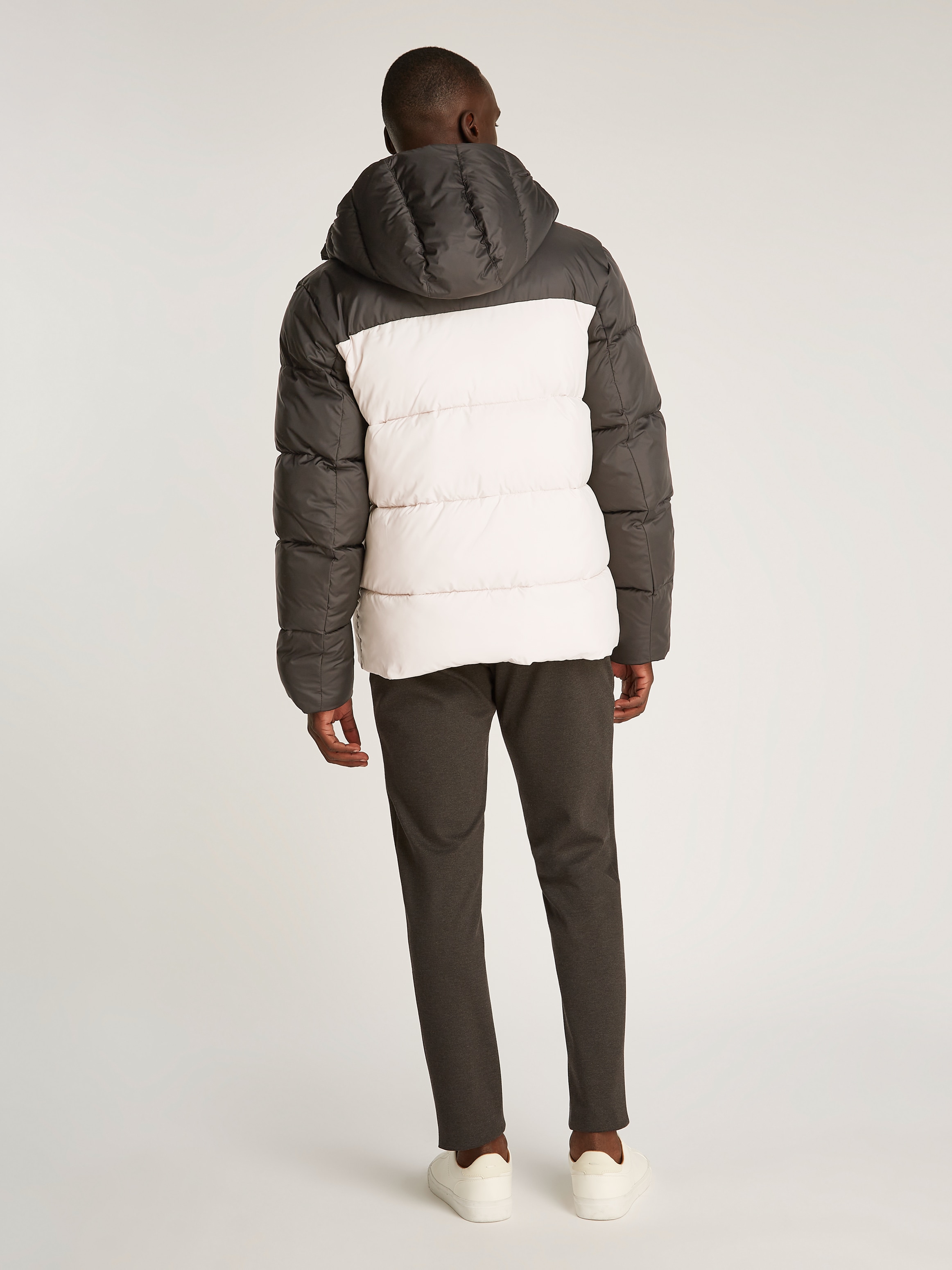 Calvin Klein Outdoorjacke »HOODED QUILT COLOR-BLOCK PUFFER«, mit Kapuze, mit Logopatch