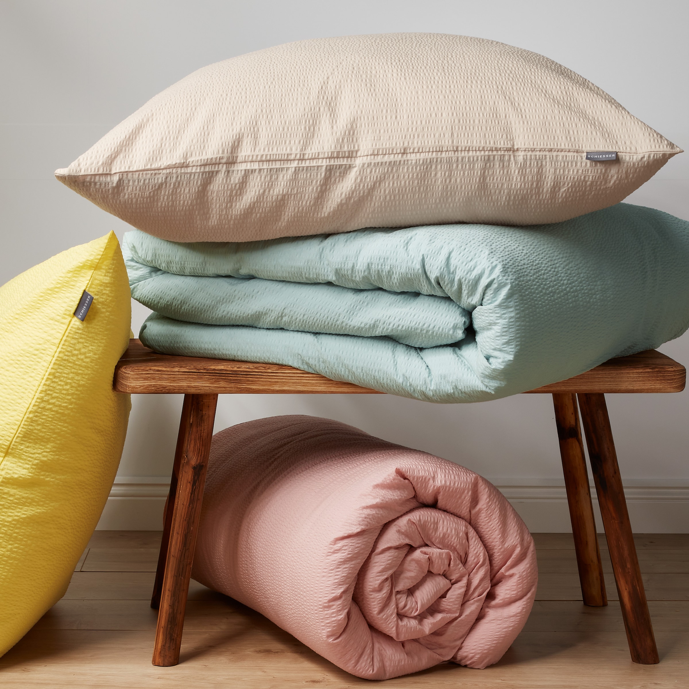 Schiesser Bettwäsche »Laura aus Baumwoll-Seersucker in zarten Farbtönen« 2 Stk. Made in Green