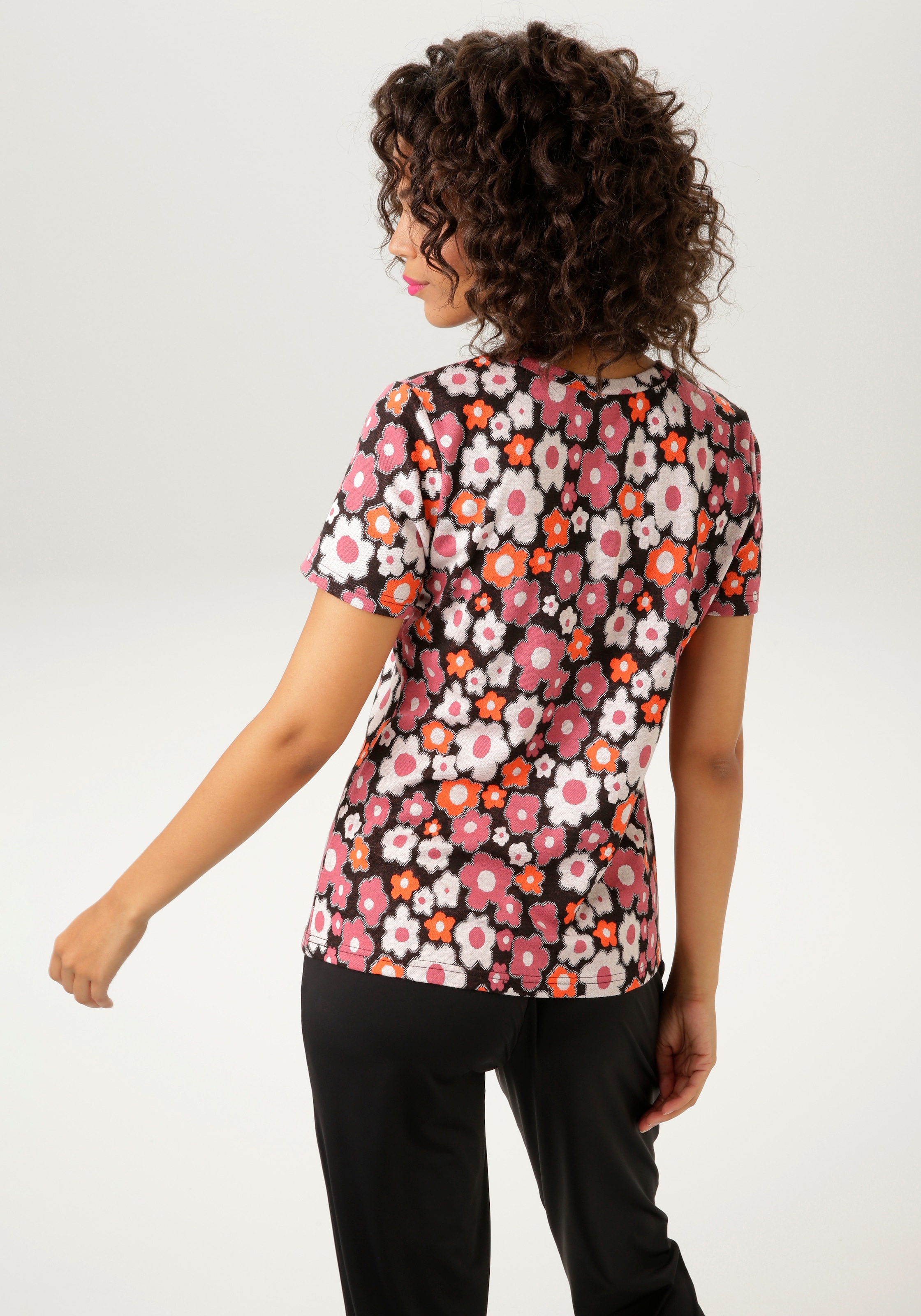 Aniston CASUAL T-Shirt, mit farbharmonischen Blumen - jedes Teil ein Unikat
