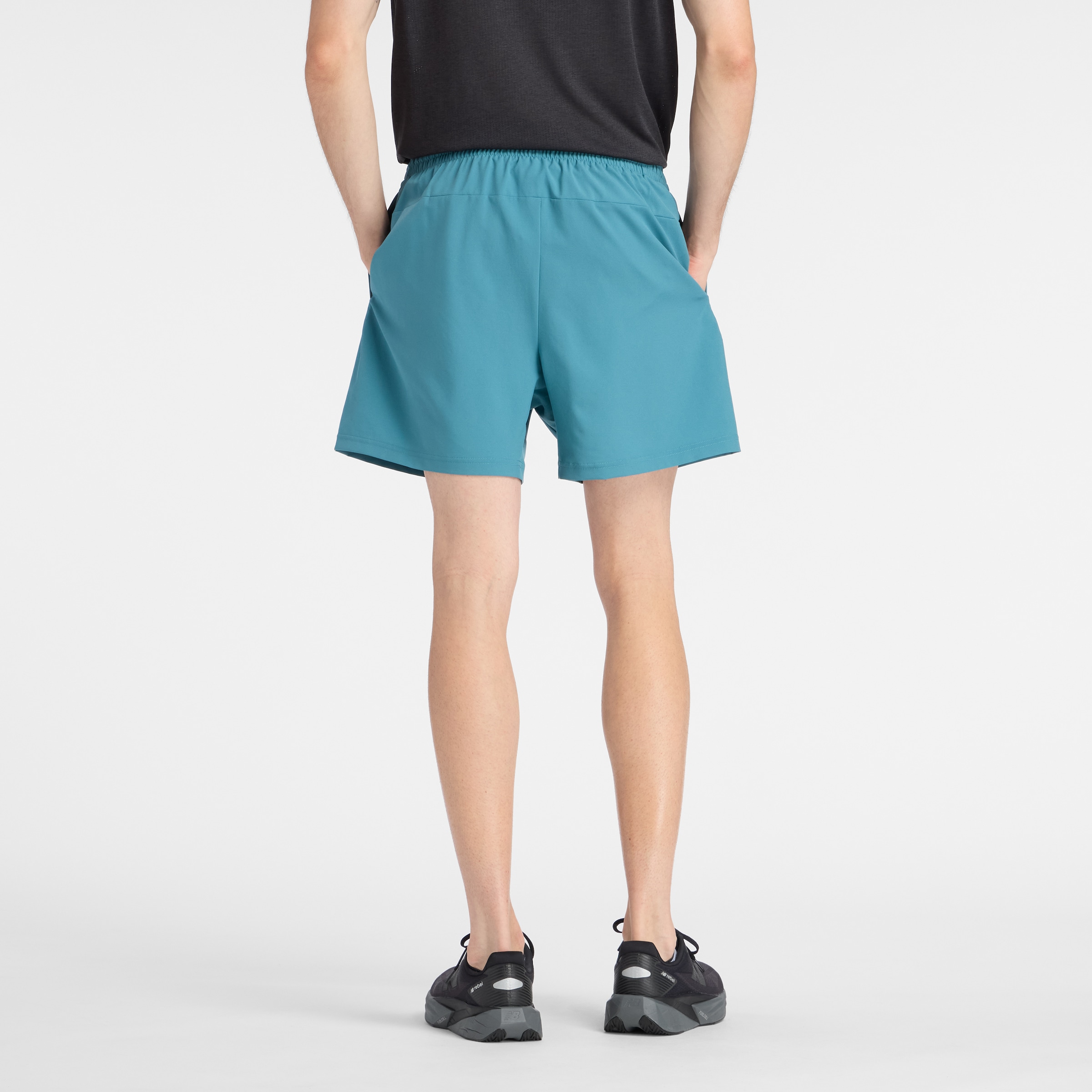 New Balance Laufshorts »SPORT ESSENTIAL SHORT 5«  aus Stretchmaterial, feuchtigkeitsabweisend, leicht