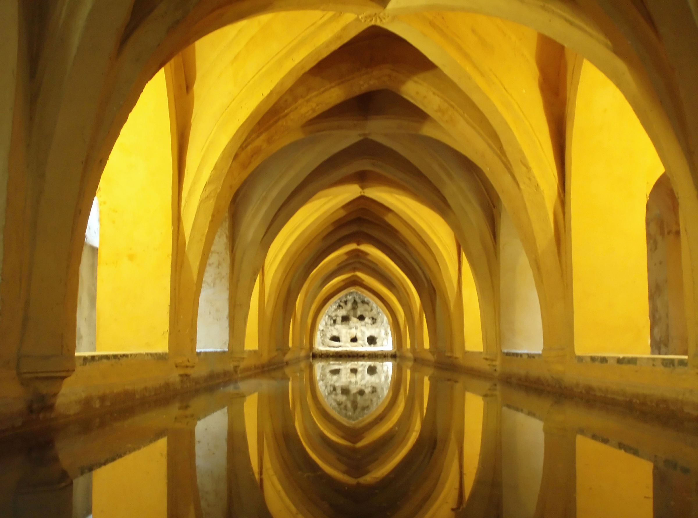 Image of Papermoon Fototapete »PALAST ALCAZAR-SEVILLA SCHLOSS PATIO ARKADE ANTIK FORT«, Vliestapete, hochwertiger Digitaldruck, inklusive Kleister bei Ackermann Versand Schweiz