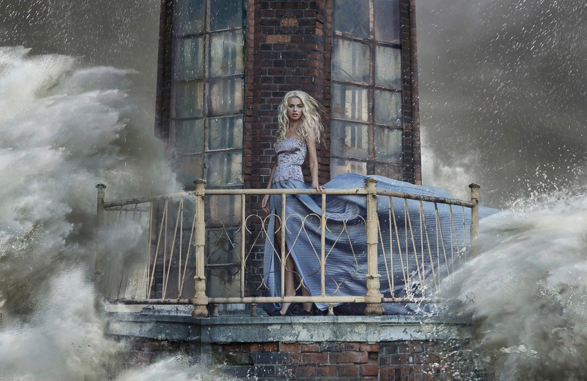 Image of Papermoon Fototapete »LEUCHTTURM-WELLEN FRAU BEGRIFFSFOTO FANTASIE SURREAL«, Vliestapete, hochwertiger Digitaldruck, inklusive Kleister bei Ackermann Versand Schweiz