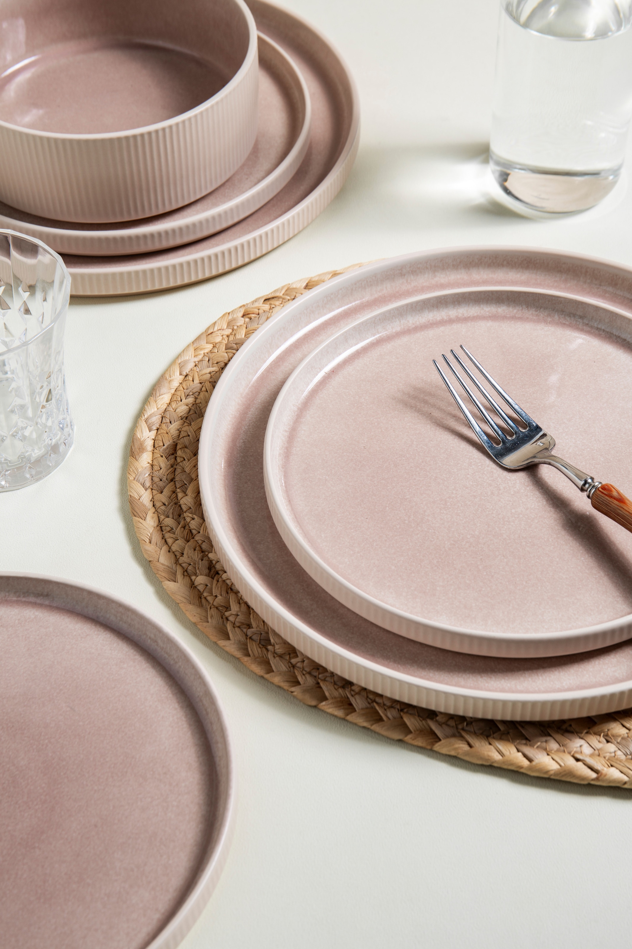 GOODproduct Set de vaisselle »Ylvii, aussen matt, innen reaktiv glasiert« Riffeloptik, spülmaschinenfest und mikrowellengeeignet