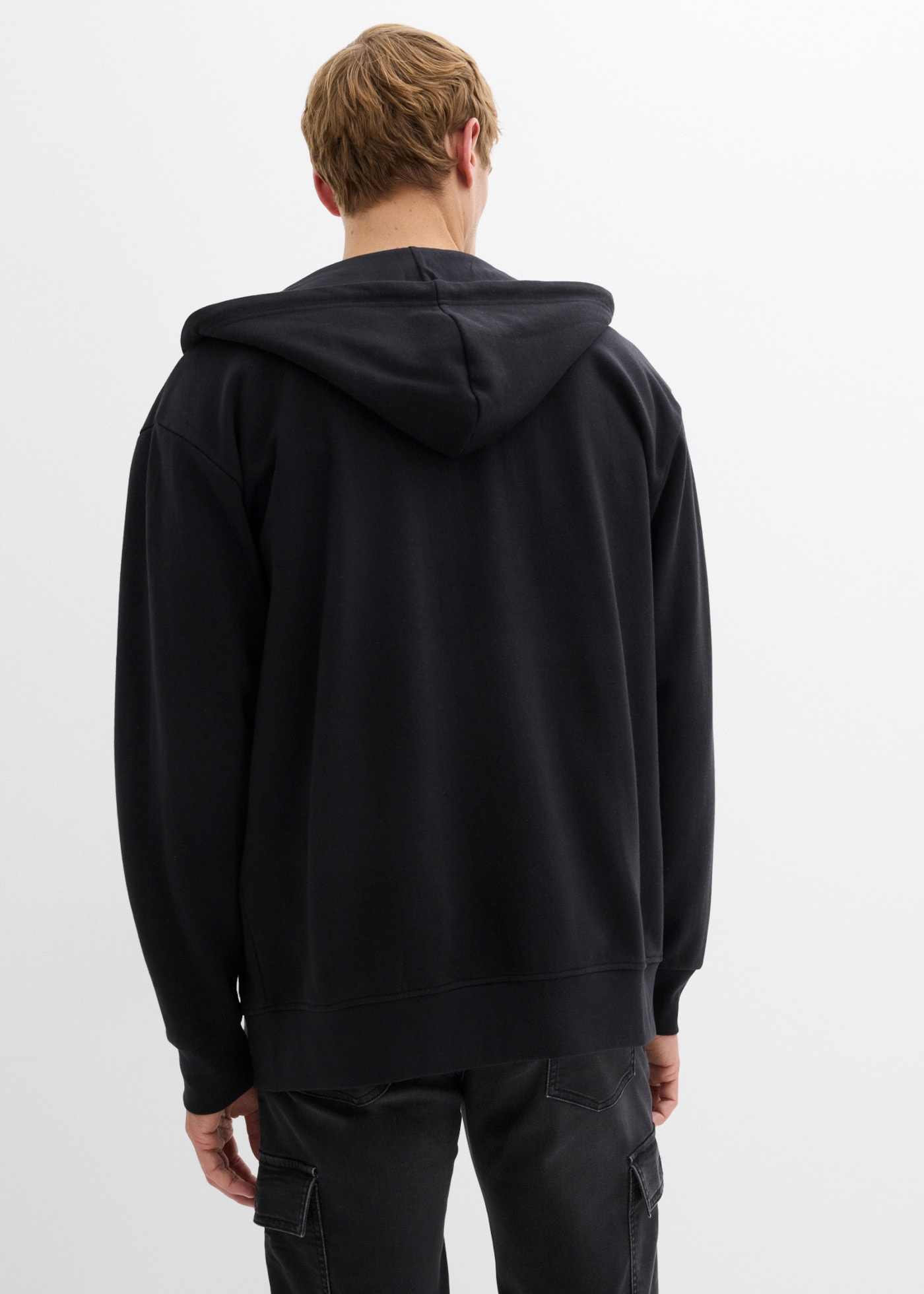 bonprix Kapuzensweatjacke lockere Passform, aus Baumwolle und Polyester, im Basic-Stil