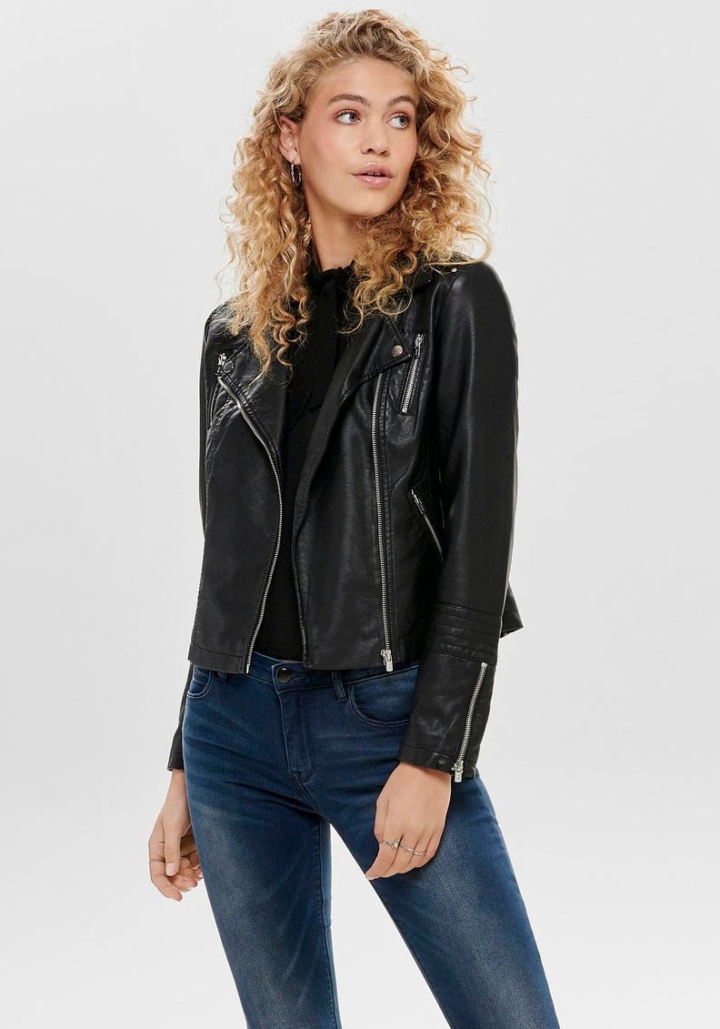 Image of ONLY Lederimitatjacke "ONLGEMMA – Bikerjacke mit asymmetrischem Reissverschluss" tailliert, casual, Lederimitat, Reissverschlusstaschen