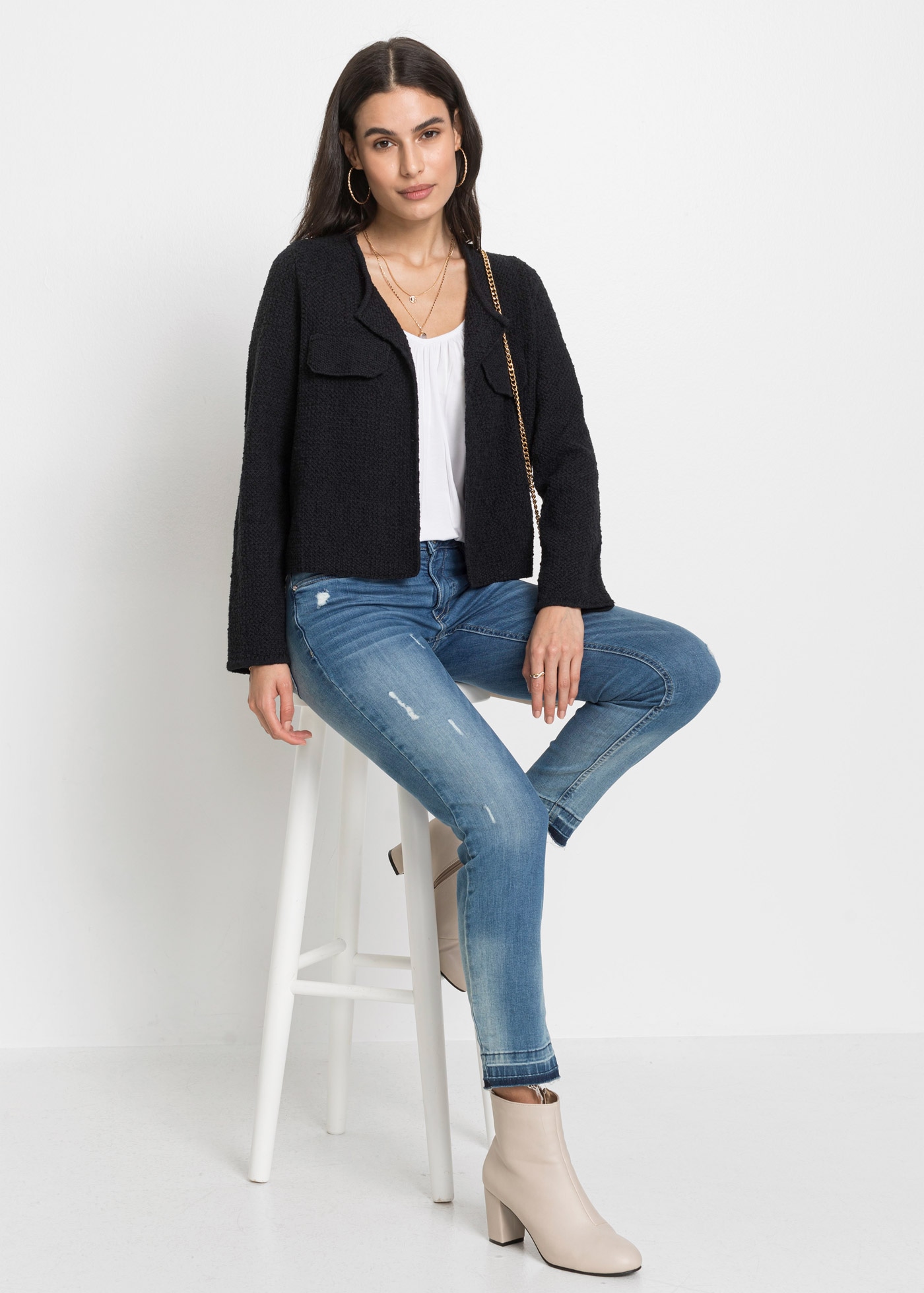 bonprix Veste en tricot Loose fit, mit Bouclégarn, femininer Stil