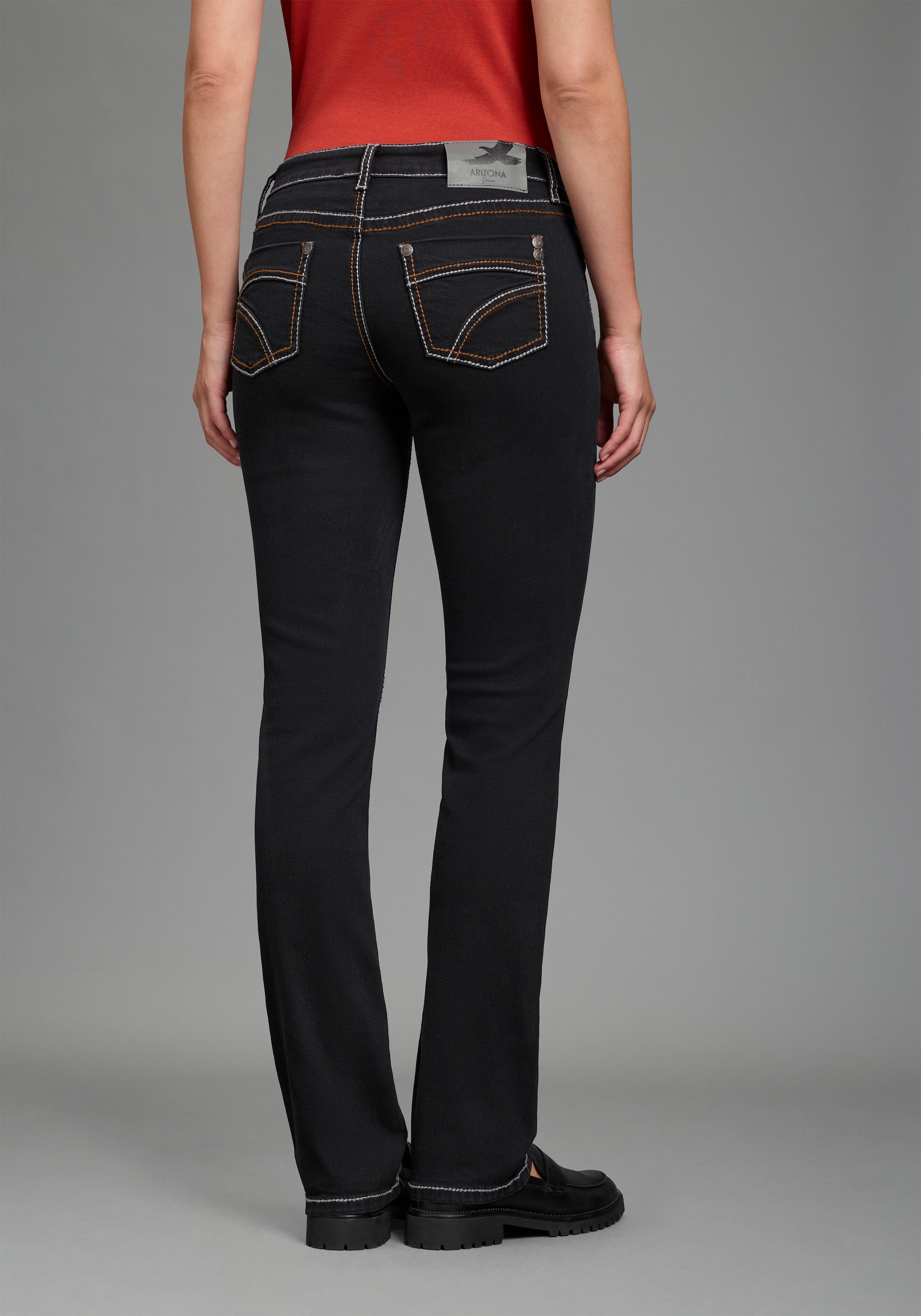 Arizona Jeans droit »Kontrastnähte« taille basse, en forme 5 poches, lavage effet usé