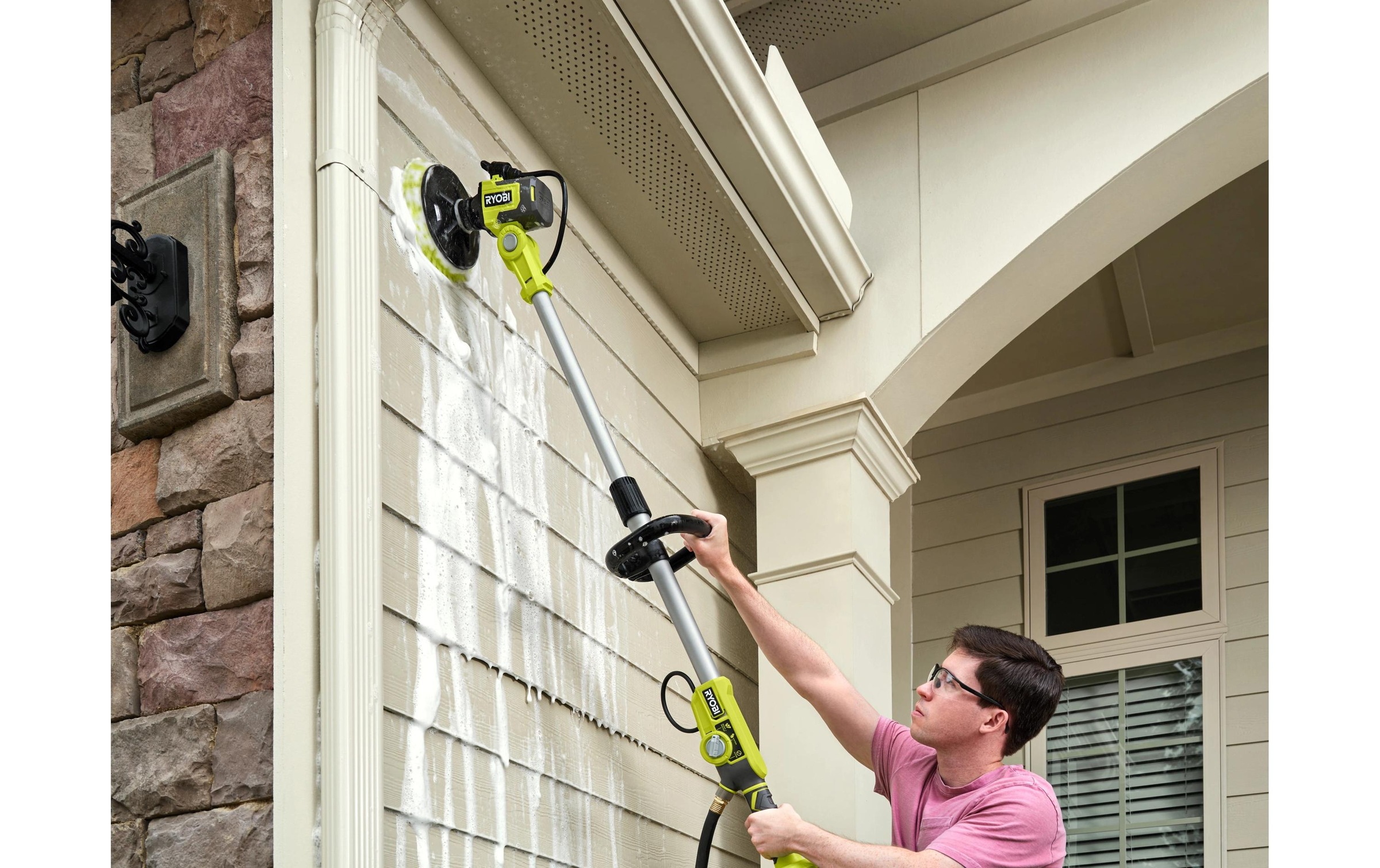 RYOBI Akku-Oberflächenbürste »RYOBI RWTS18-0« Wasserführende Teleskop-Rotationsbürste für Aussenbereiche