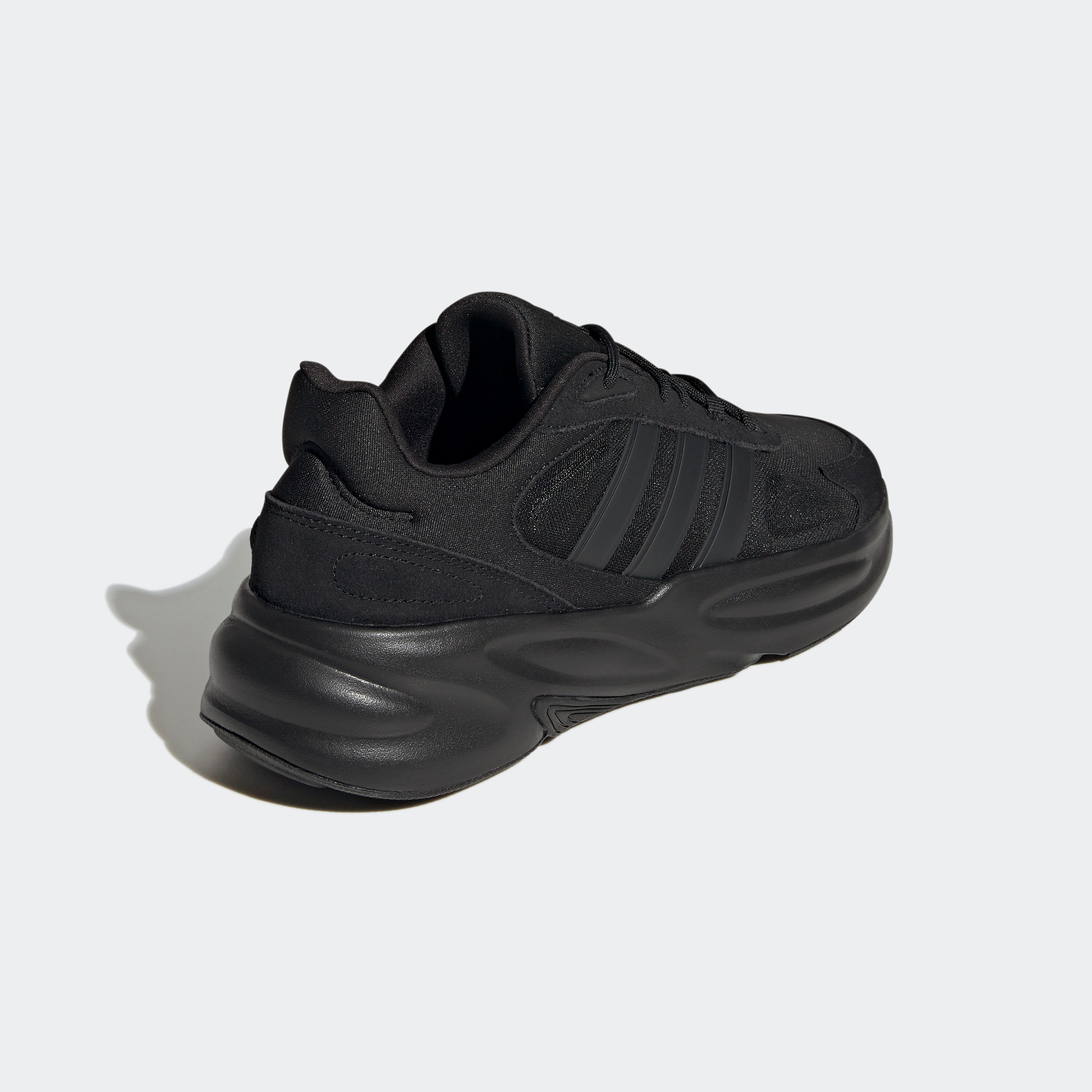 adidas Sportswear Sneaker »OZELLE CLOUDFOAM«, Design auf den Spuren des adidas ozweego