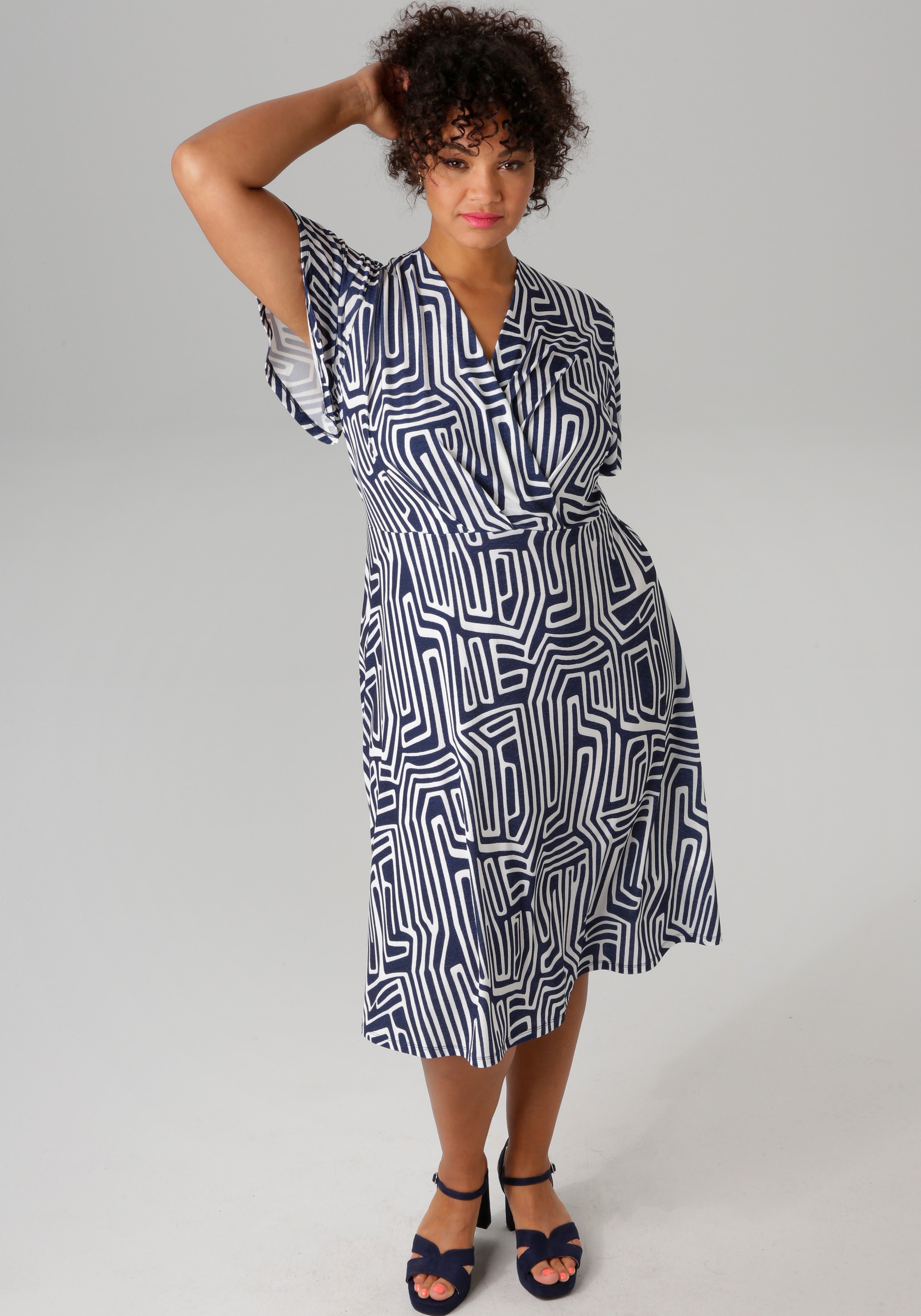 Aniston PLUS Jerseykleid, mit V-Ausschnitt in Wickeloptik