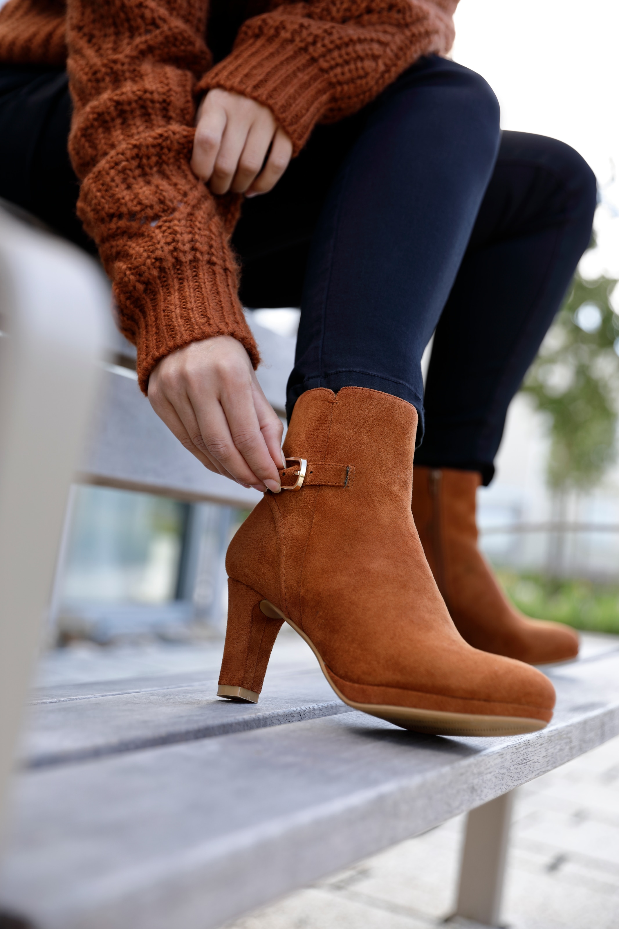 Aniston SHOES Stiefelette, Reissverschluss-Stiefelette, Trichterabsatz - NEUE KOLLEKTION