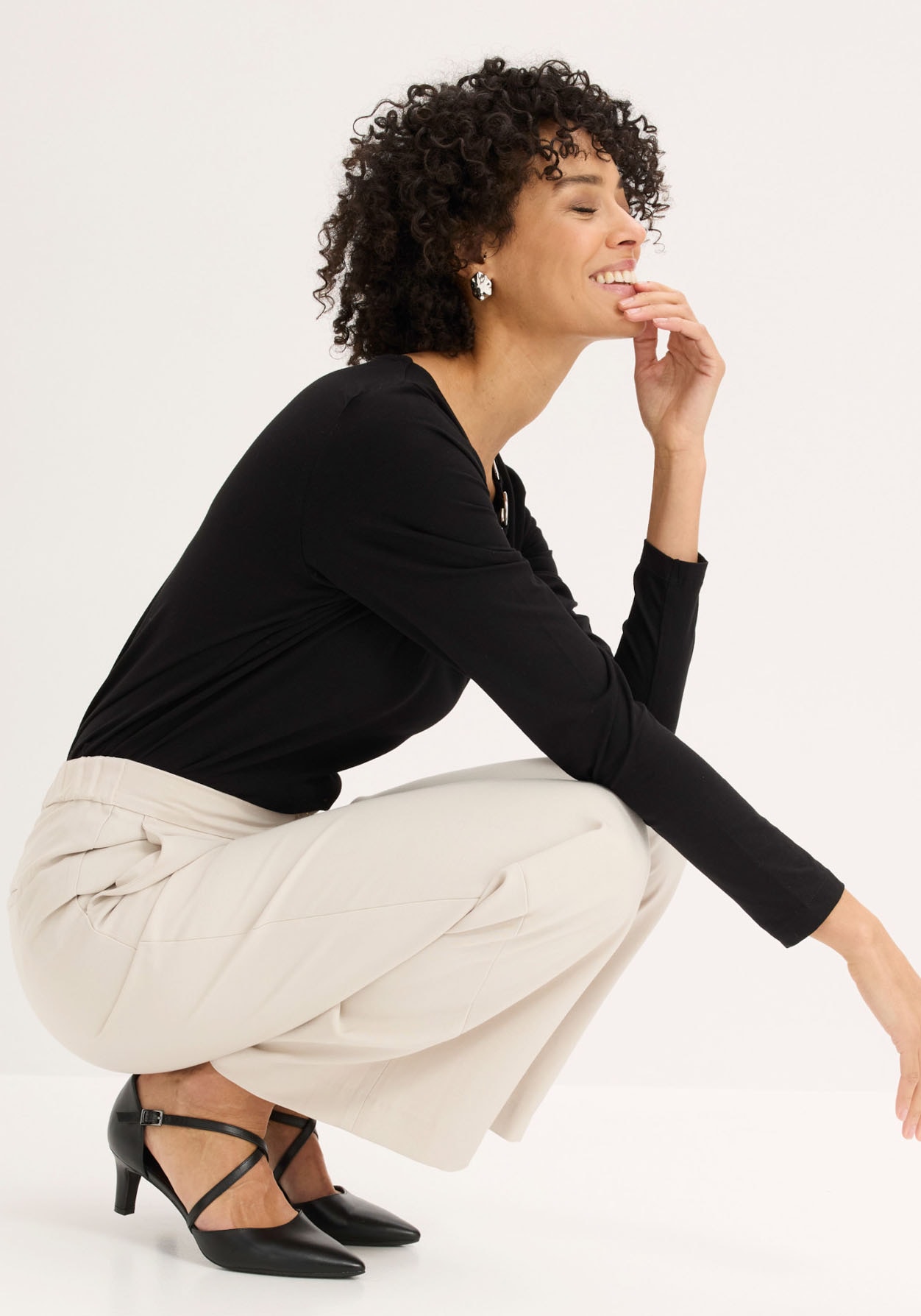 bonprix Langarmshirt bequeme Passform, Langarm, tolle Ösen-Details