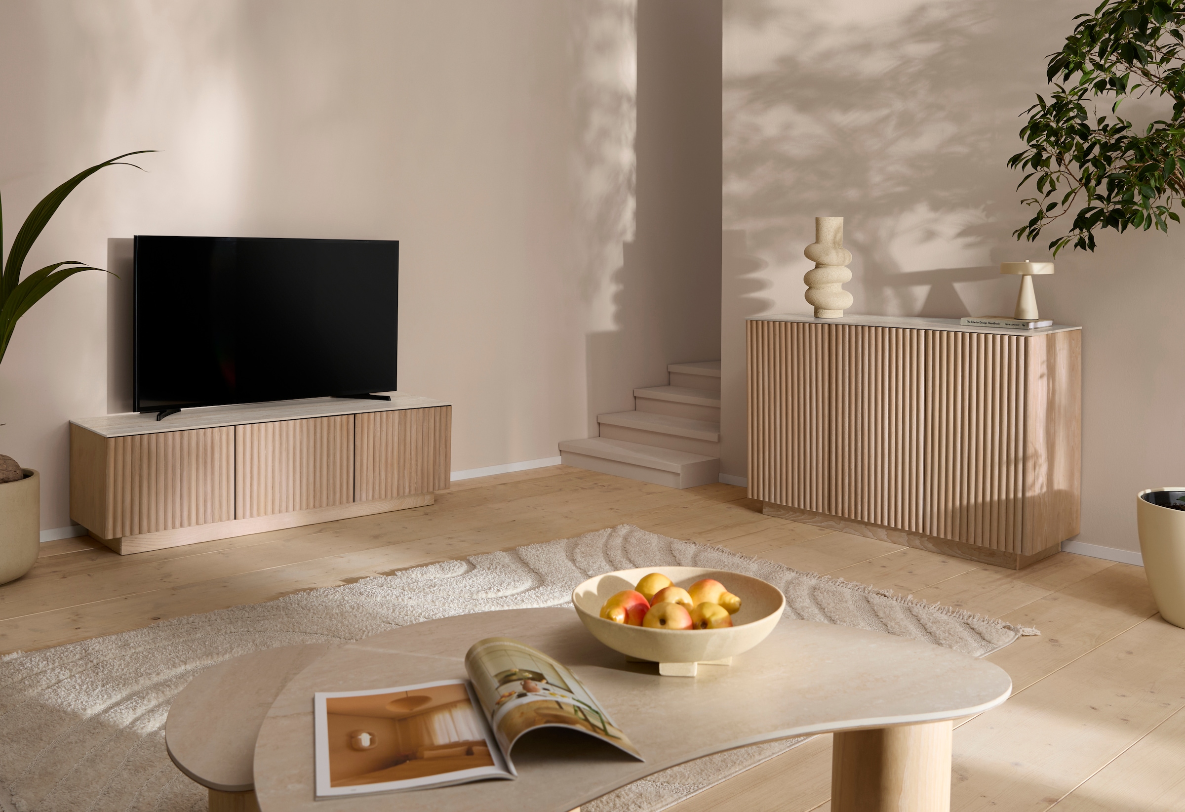 homsy by Ana Johnson TV-Schrank »Solva« Holzoptik aus Esche, geriffelte Front, Keramikplatte, Breite 138 cm
