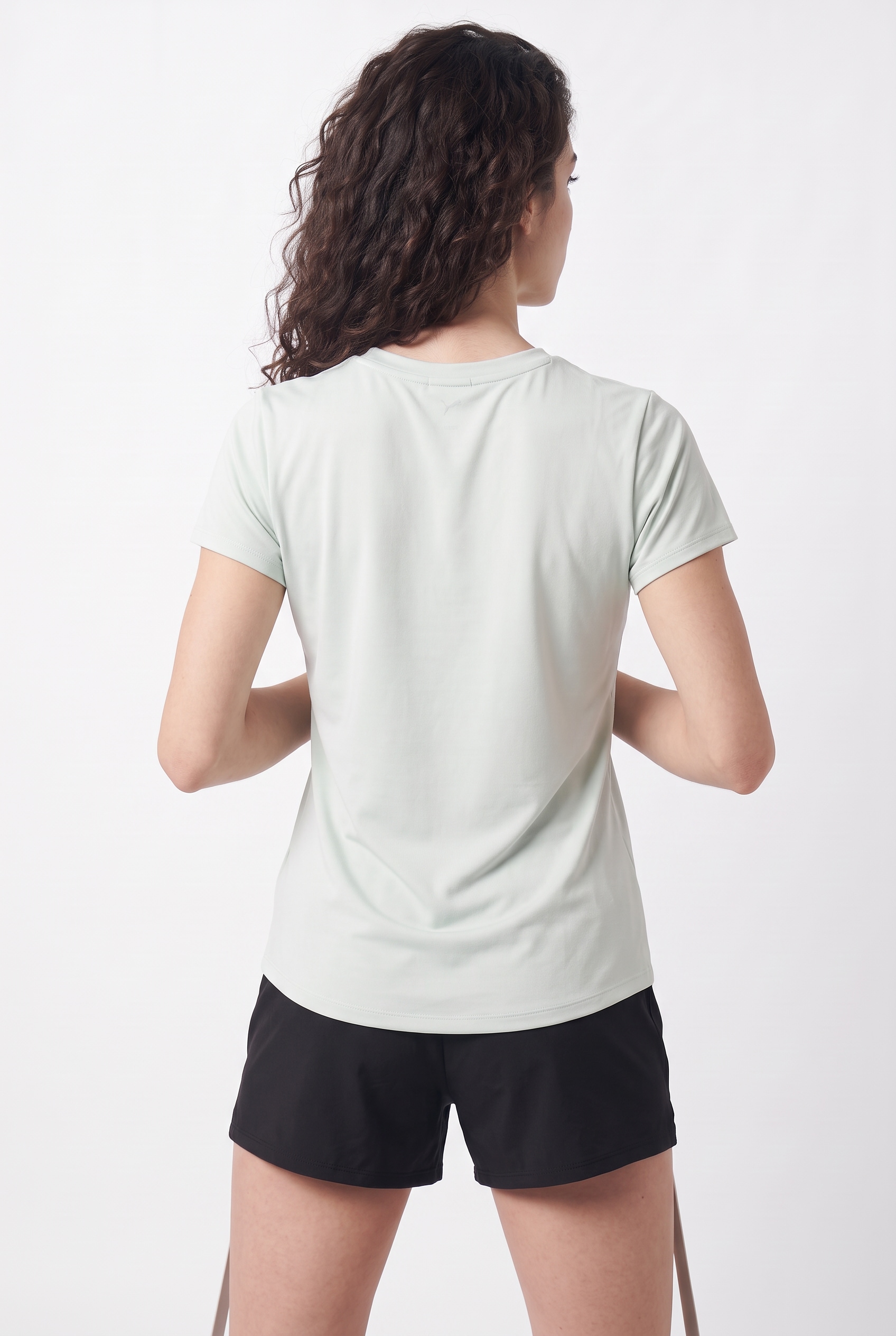 PUMA T-shirt d'entraînement »W TAD ESSENTIAL VNECK TEE« avec technologie DryCELL, col en V ajusté, manches courtes