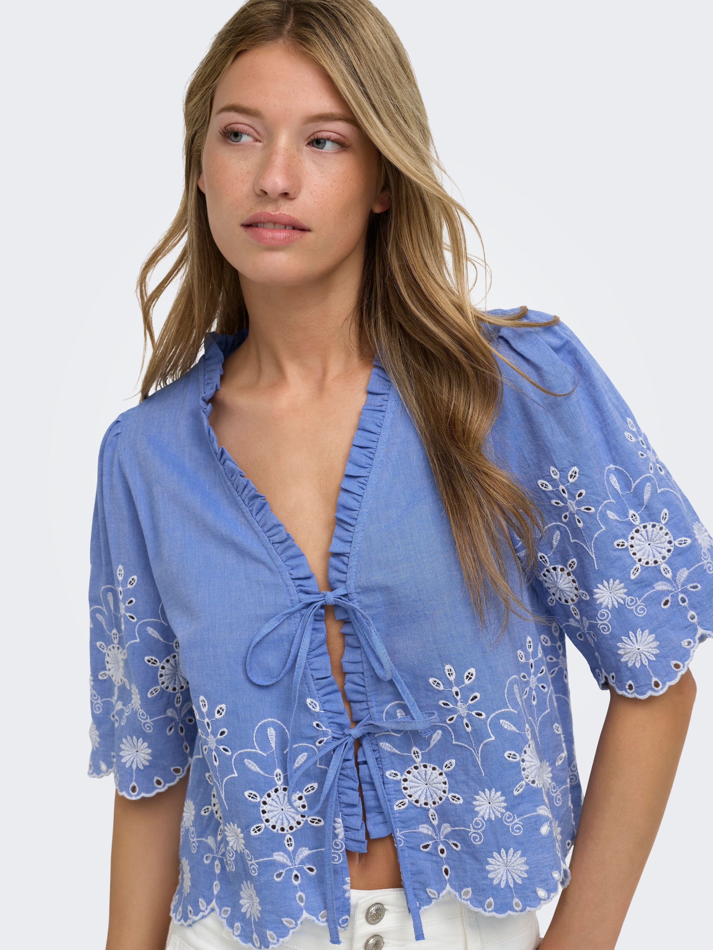 ONLY Kurzarmbluse »ONLMIFFY S/S EMB TIE TOP NOOS WVN« Baumwolle, regular fit, V-Ausschnitt