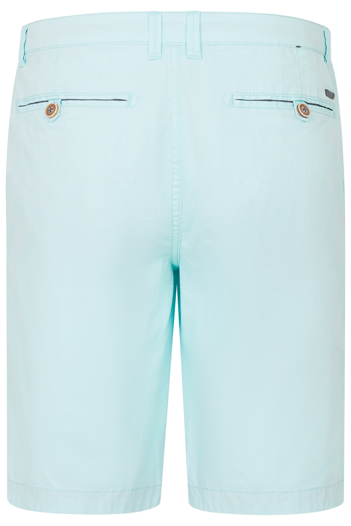 bugatti Bermudas, im lässigen Stil