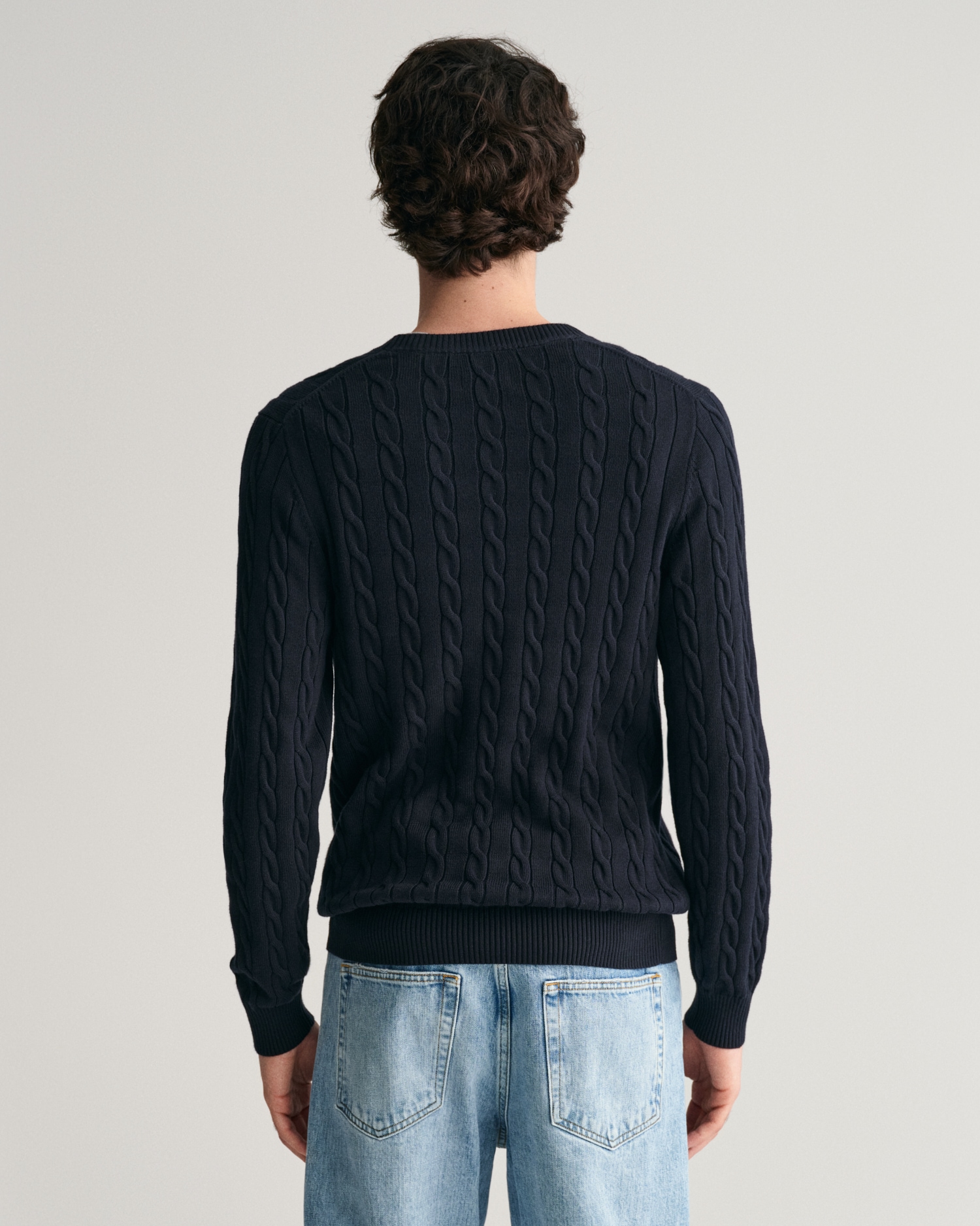 Gant Strickpullover »COTTON CABLE C-NECK« mit Wappen-Logostickerei auf der Brust