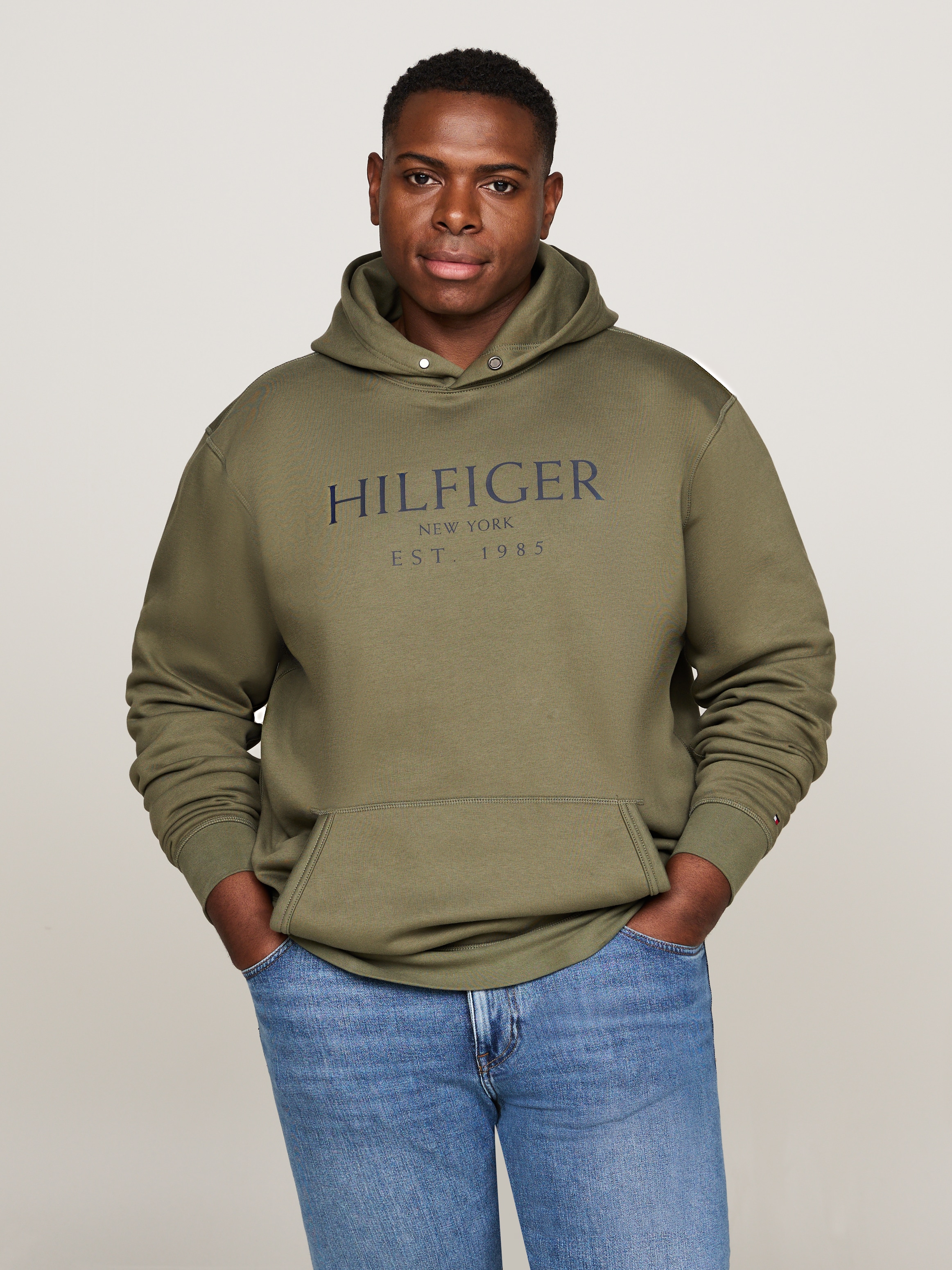 Hoodie »BT-BIG HILFIGER HOODY-B«, in Grossen Grössen, mit Logostickerei am Ärmel