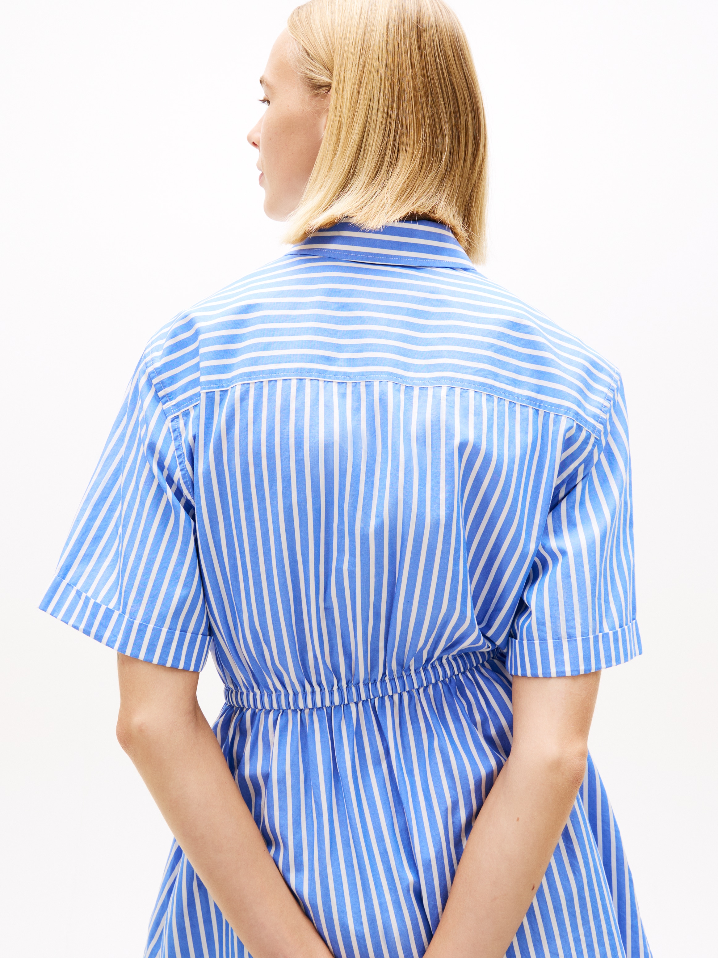 Tommy Jeans Robe chemisier »TJW MINI STRIPE SHIRT DRESS« Poches pour les mains avec ceinture à nouer à la taille, coupe décontractée
