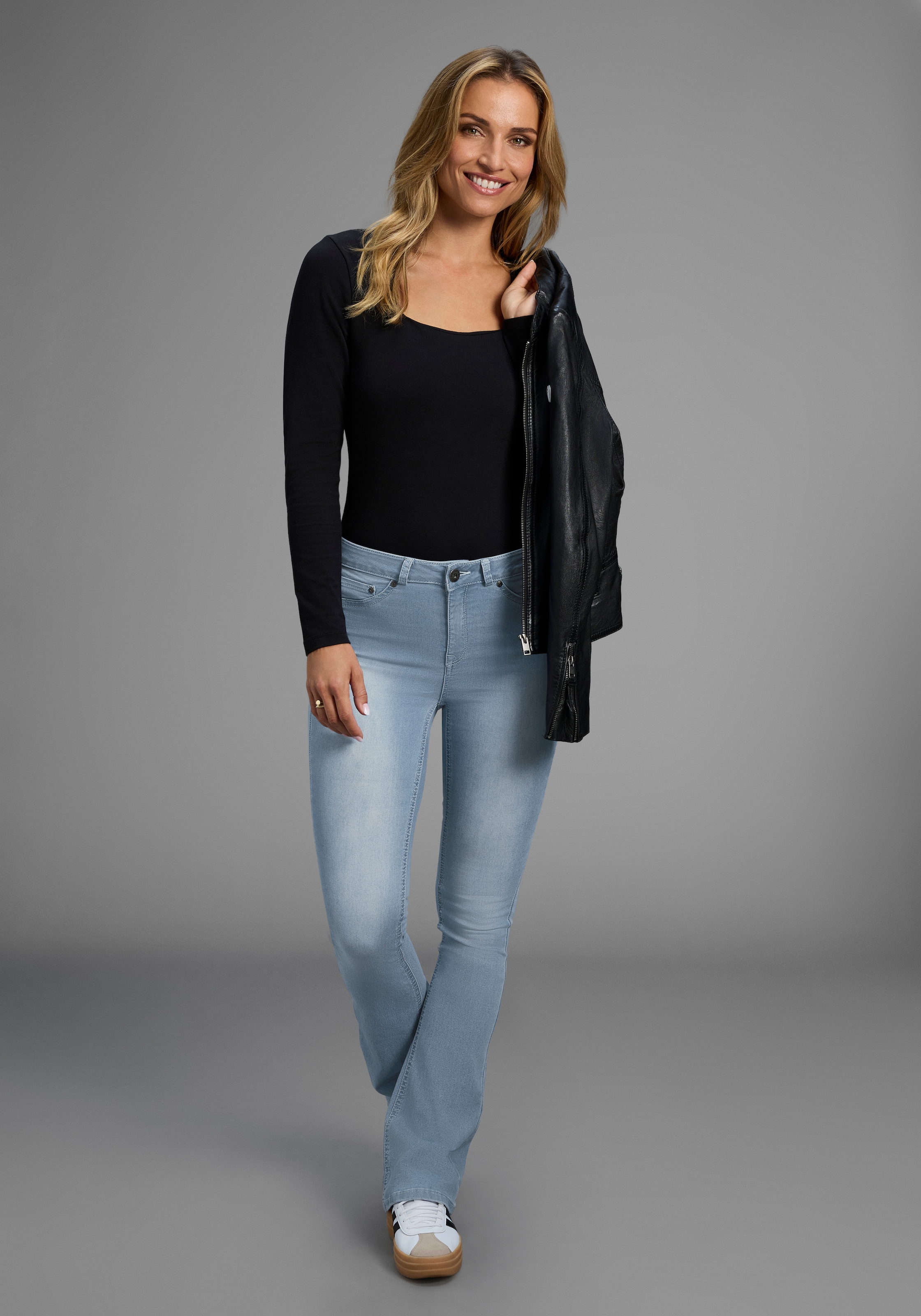 Arizona Bootcut-Jeans »Ultra Stretch« ausgestellte Beinform,  Used-Waschung,  hohe Leibhöhe