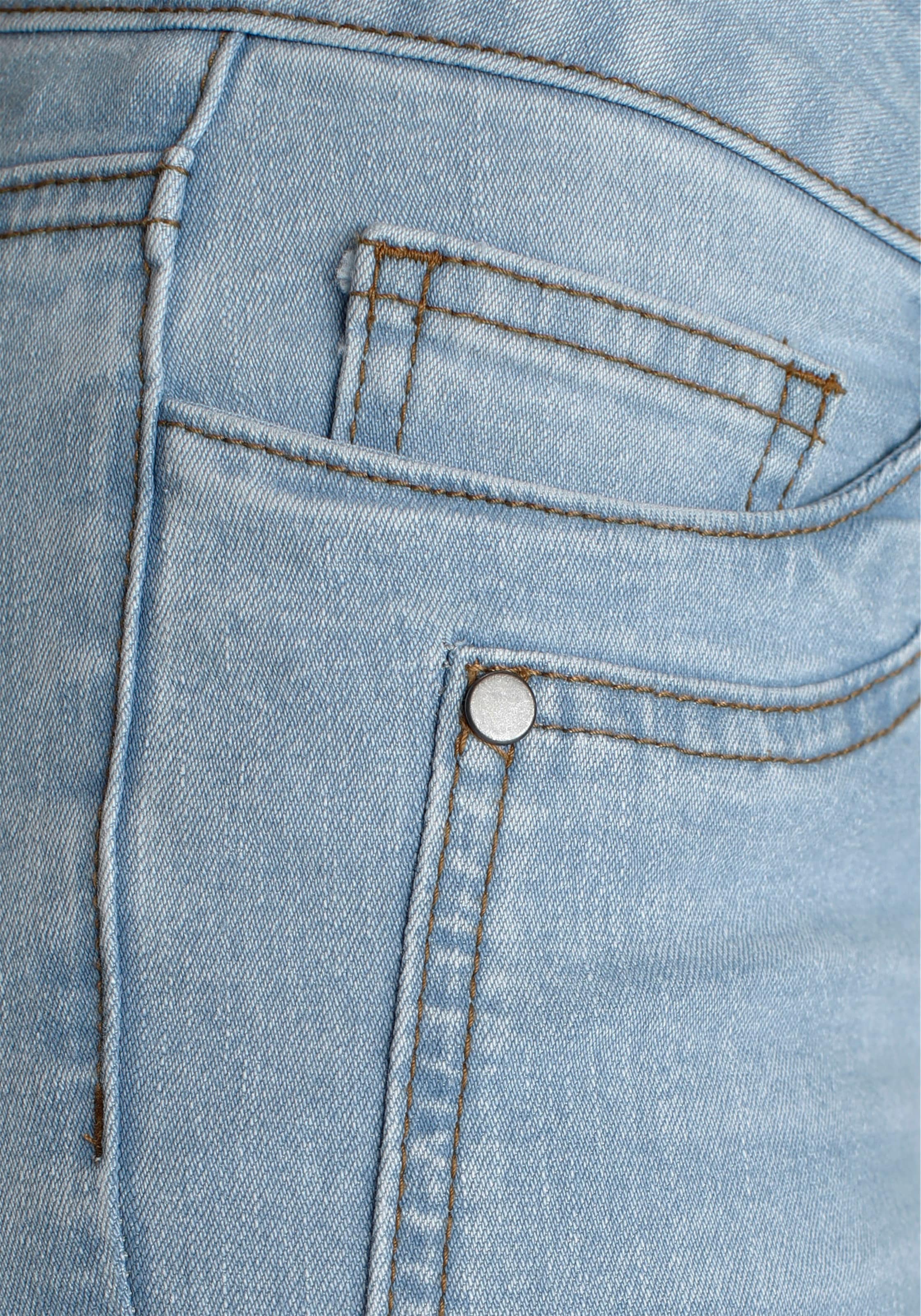 ♕ Arizona 7/8-Jeans »mit Keileinsätzen«, kaufen Low Waist versandkostenfrei