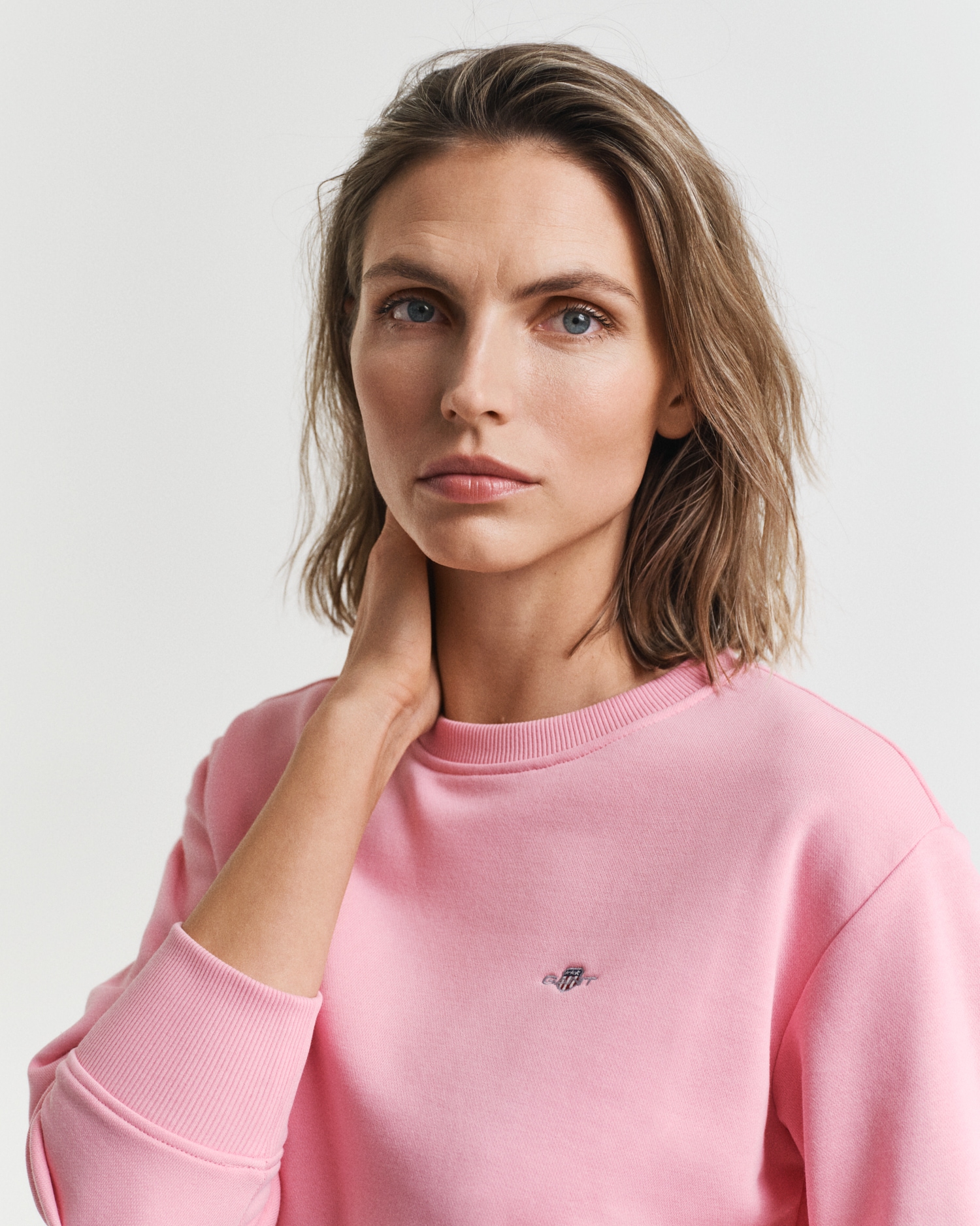 Gant Sweatshirt »SHIELD C-NECK SWEAT«, Grafische GANT-Stickerei auf der Brust