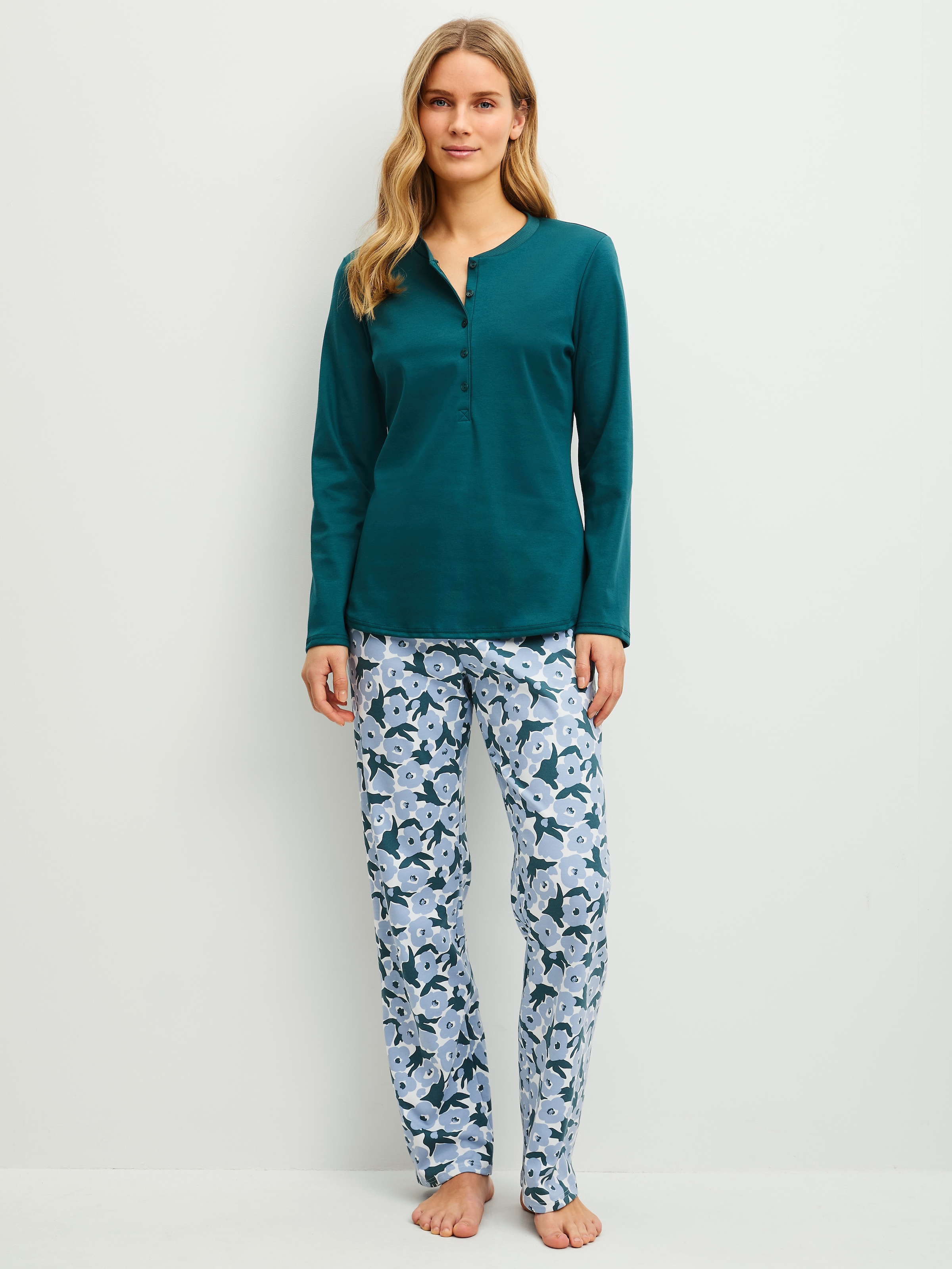 Image of CALIDA Schlafanzug "Midnight Flowers" 2 mit Rundhalsausschnitt und Knopleiste