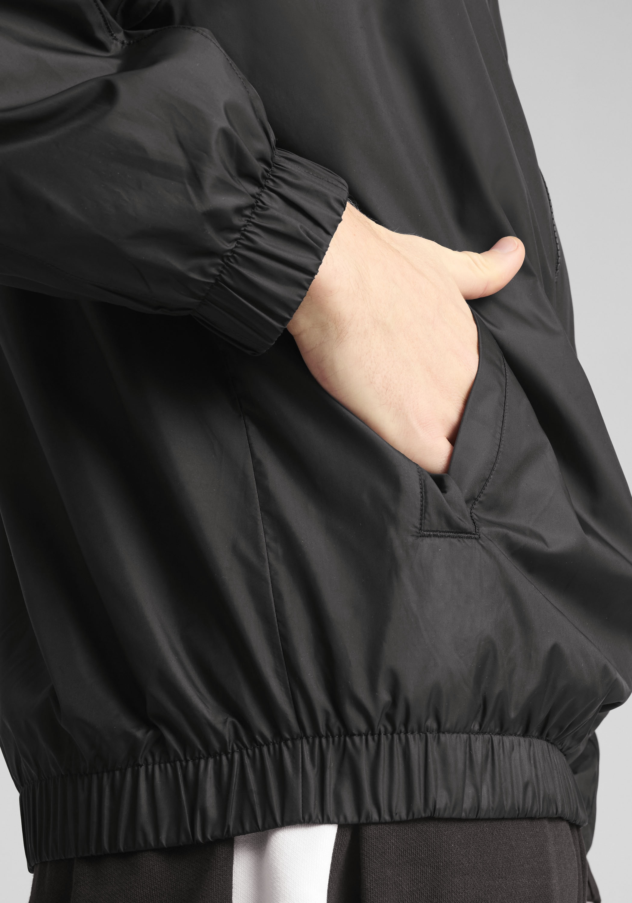 PUMA Coupe-vent »ESS UV RELAXED WINDBREAKER M« mit Kapuze mit Eingrifftaschen, mit WindCELL Technologie, wärmeisolierend
