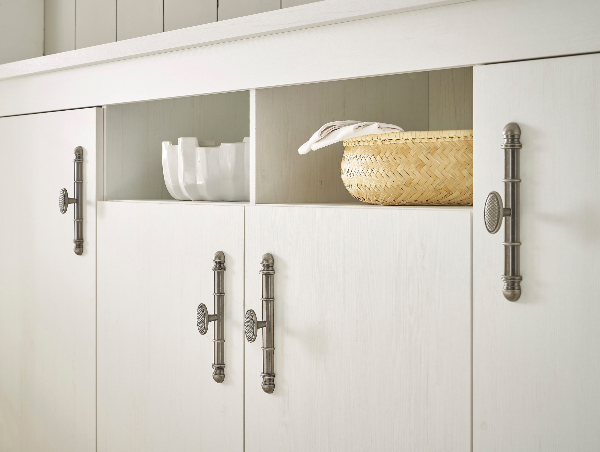Home affaire Wohnwand »RAVENNA«, (2 St.), im romantischen Landhausstil, Griffe aus Metall, Softclose-Funktion