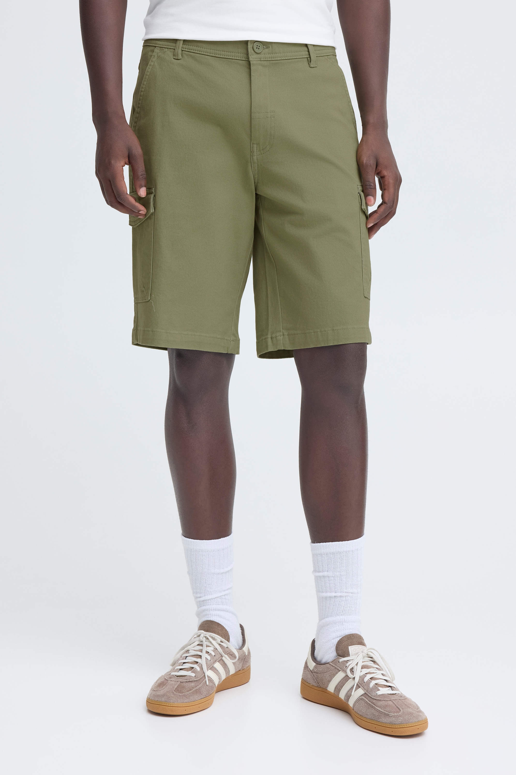 Image of Blend Shorts "BHMASON SLIM/REG CARGO SHORTS" mit Markenlabel, aus Baumwollmischung, Regular Fit, elastisch