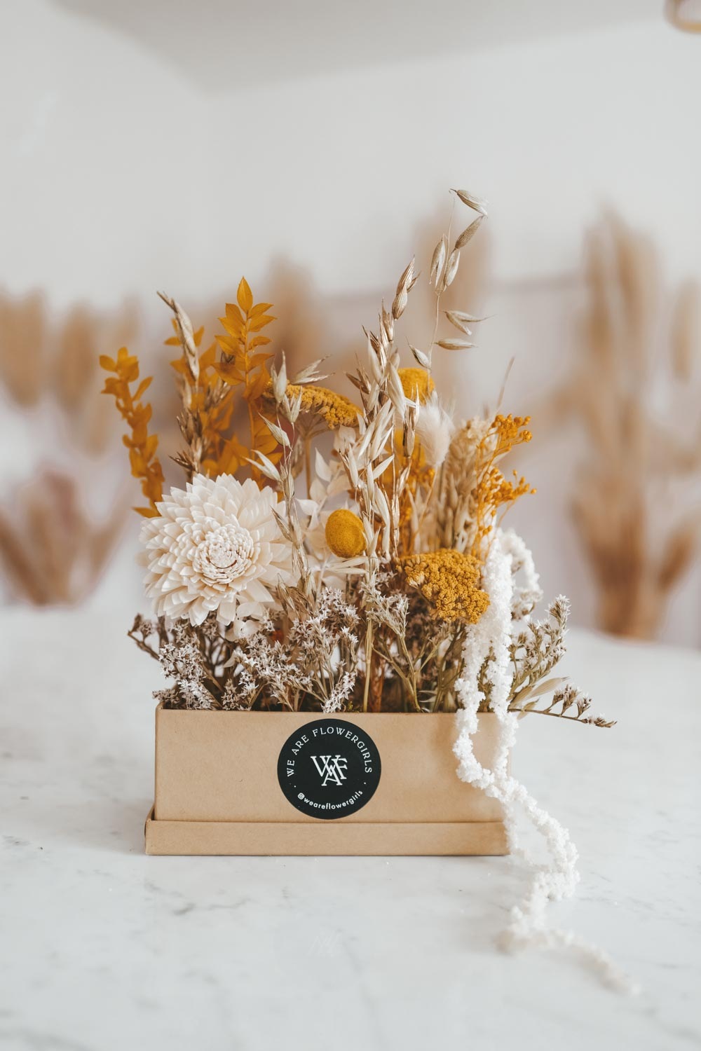 Image of We are Flowergirls Gestecke, (DIY-Box), DIY Box mit getrockneten Dried Flowers zum Selberstecken, XS bei Ackermann Versand Schweiz