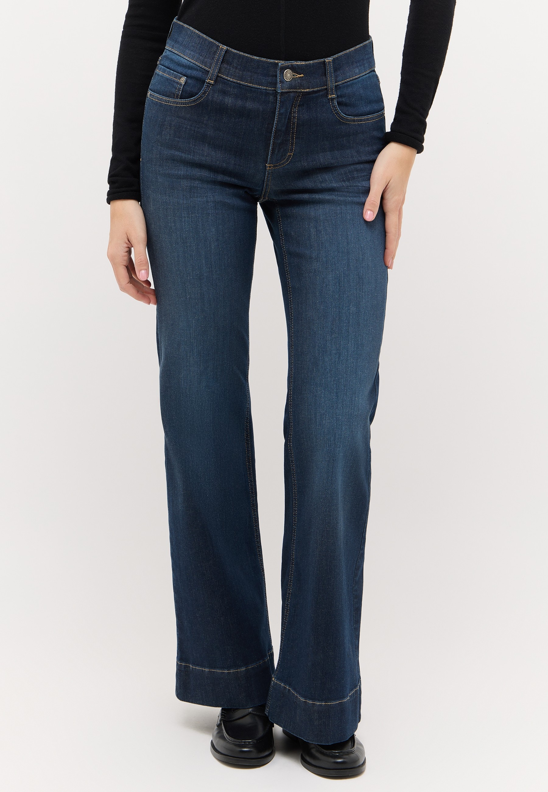 Image of ANGELS Bootcut-Jeans "LUNA" mit ausgestelltem Bein, aus Baumwollmix mit Stretch
