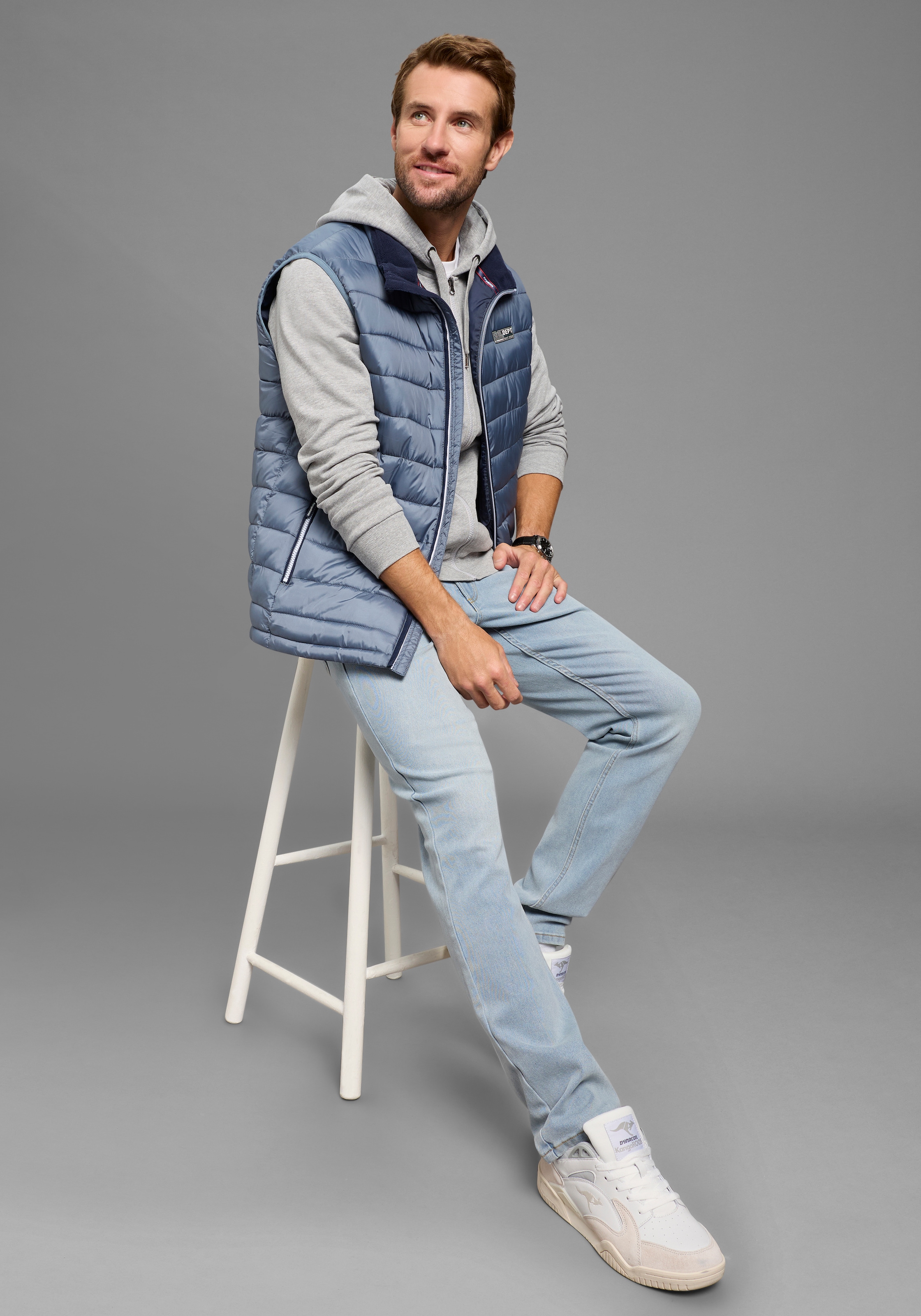 KangaROOS Steppweste unifarben mit kontrastfarbenen Details, ideal für den Übergang