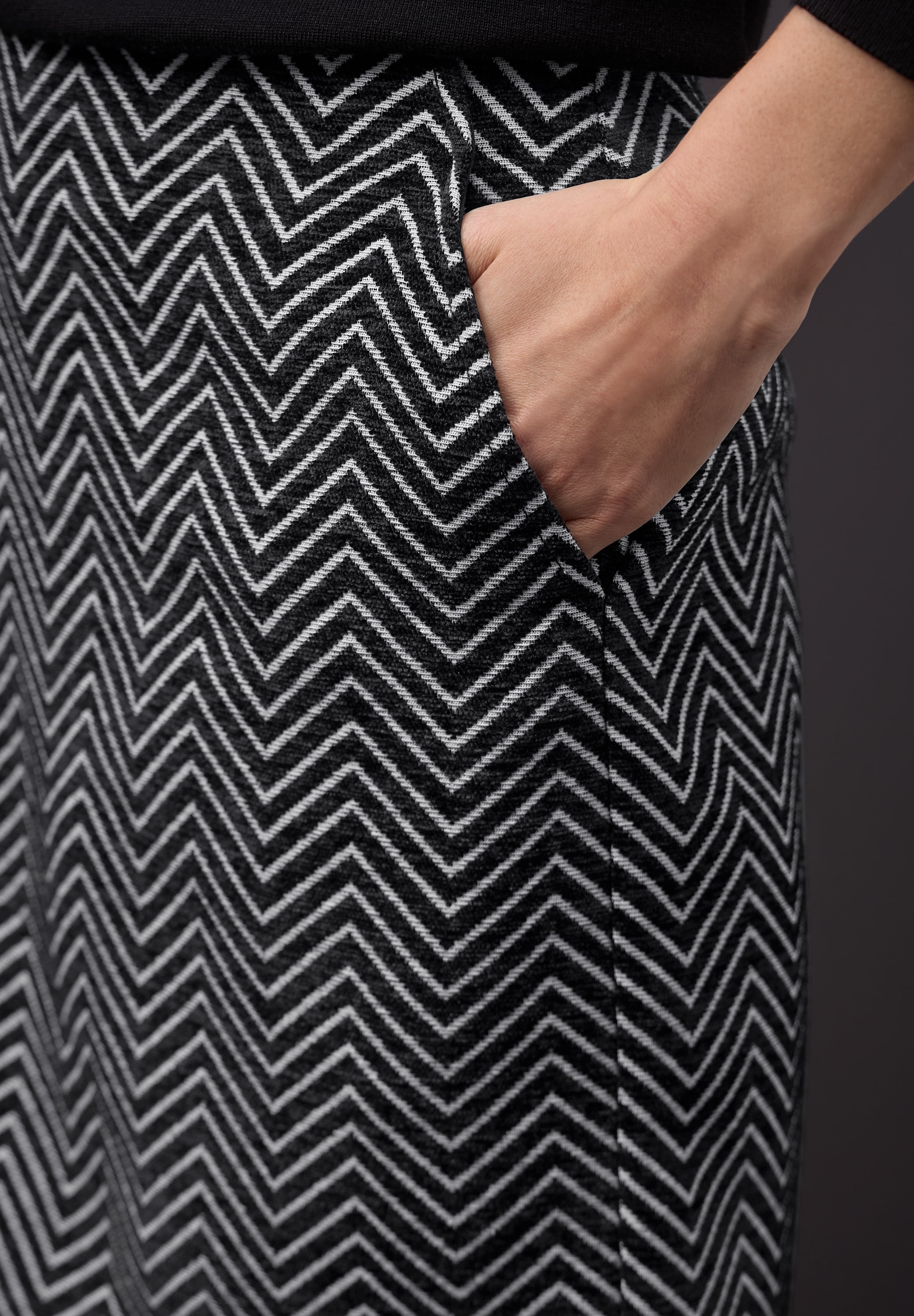 STREET ONE Minijupe »Style Maja« mit Zick-Zack Muster