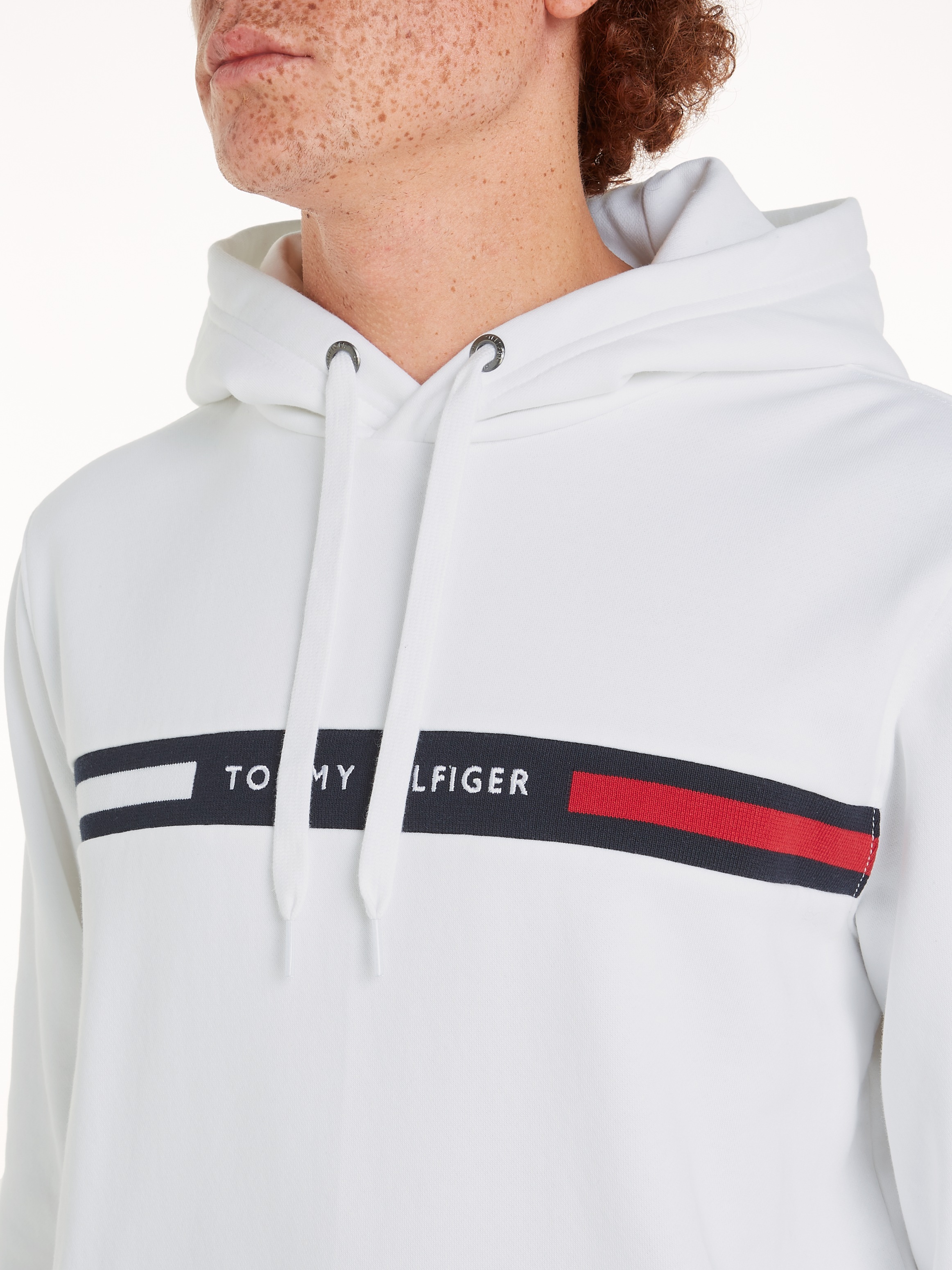 Tommy Hilfiger Kapuzensweatshirt »HILFIGER CHEST INSERT HOODY mit Kapuze und Logoschriftzug«, unifarben, casual, regular fit, Baumwollmix, Kapuze