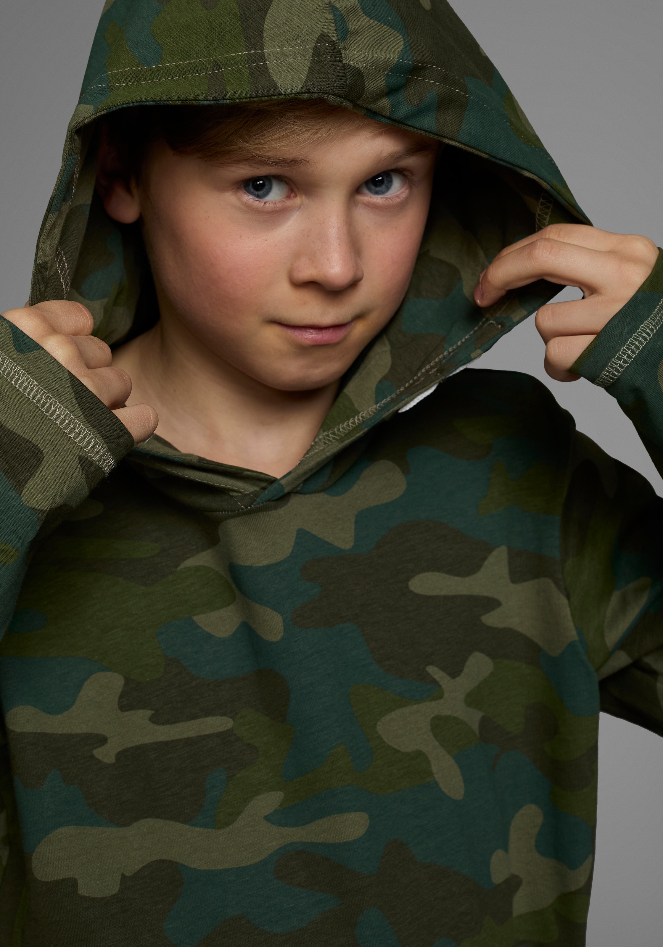 KIDSWORLD Langarmshirt, Langarm, Basic-Passform, Allover-Druck, mit Kapuze