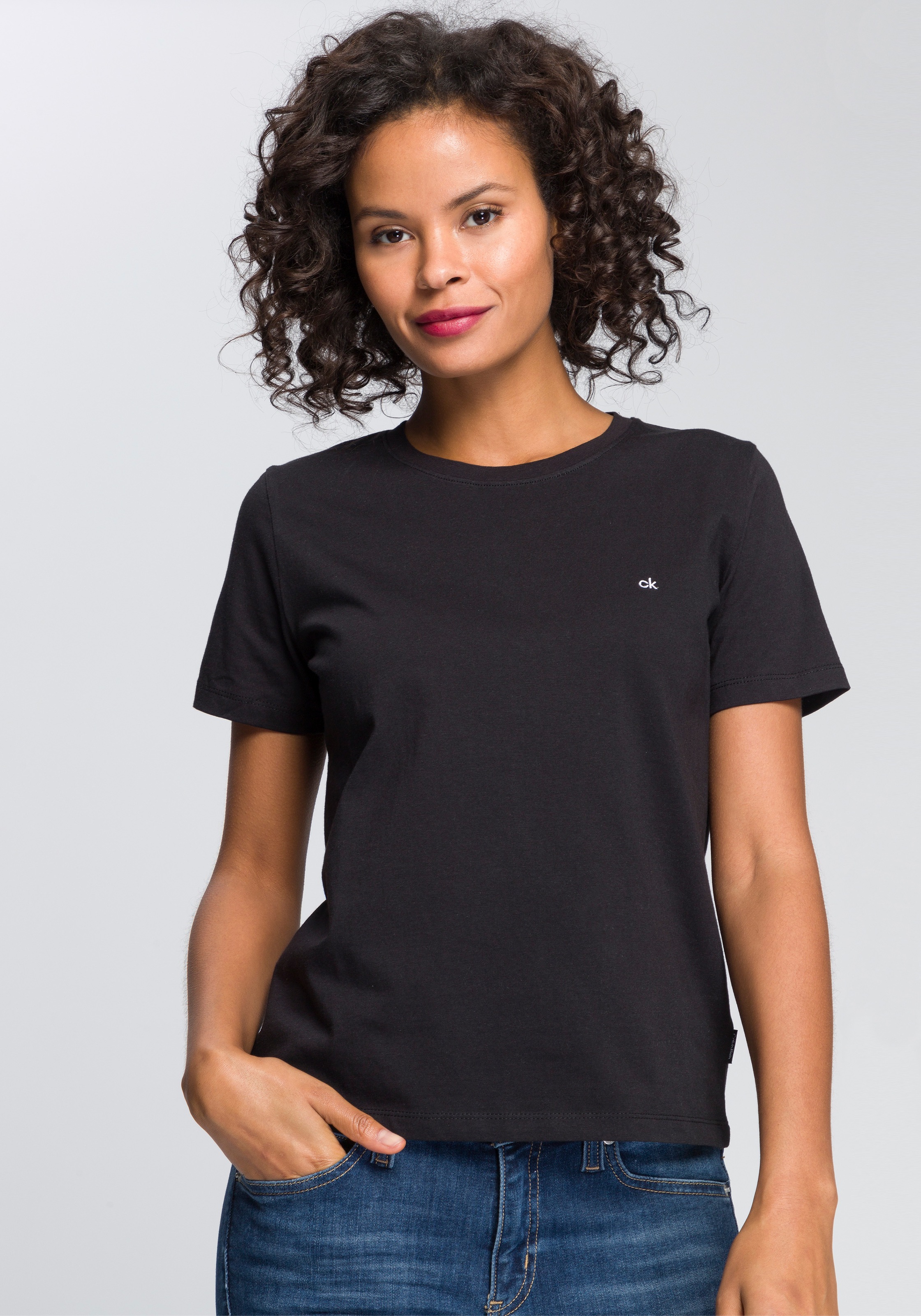 Image of Calvin Klein Rundhalsshirt »SMALL LOGO C-NECK TOP«, mit kleinem CK Monogramm Logo auf der Brust bei Ackermann Versand Schweiz